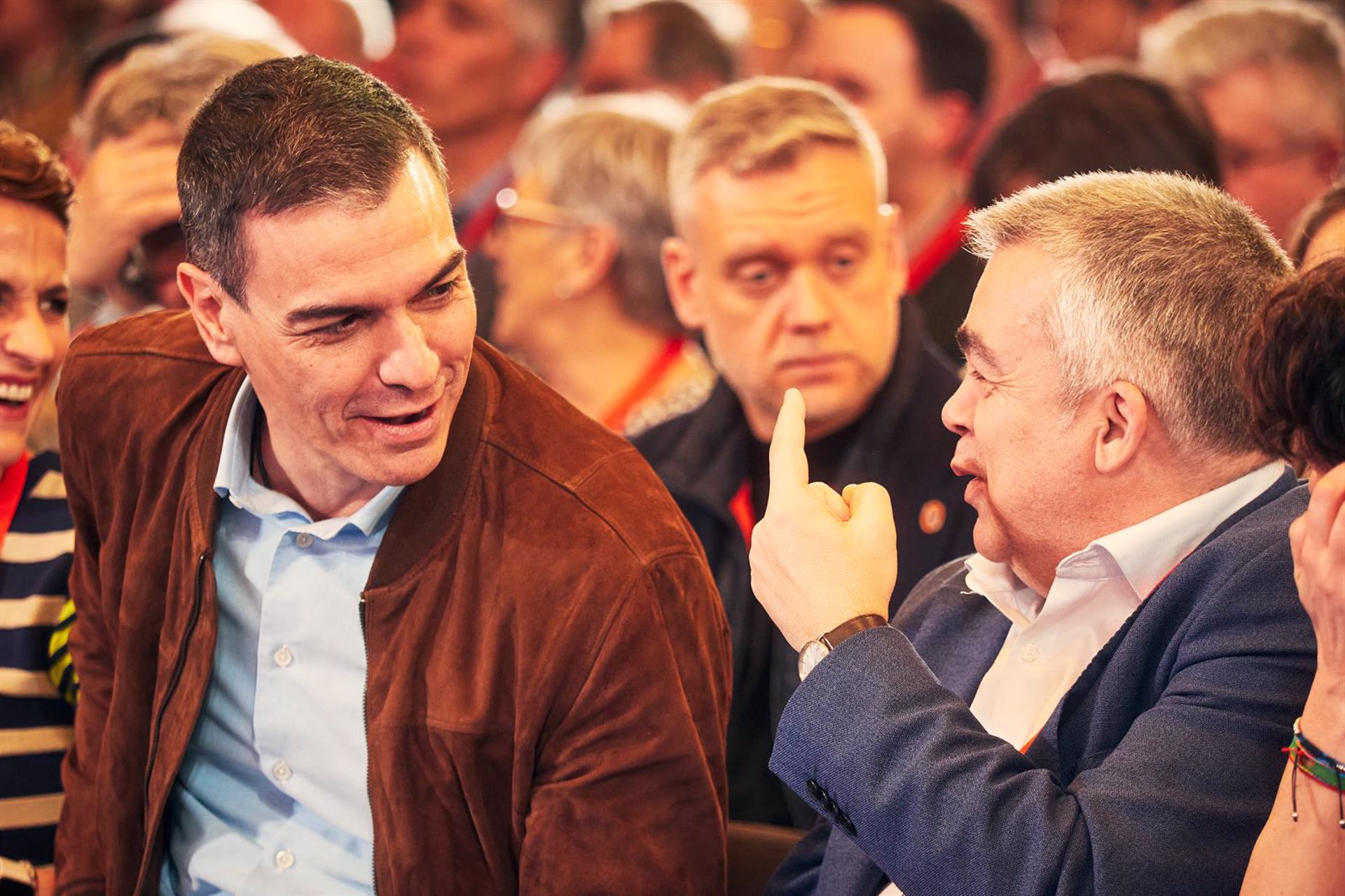 El PSOE cae dos puntos en un mes, pero amplía a 6,5 puntos su ventaja sobre el PP, que marca su cota mínima