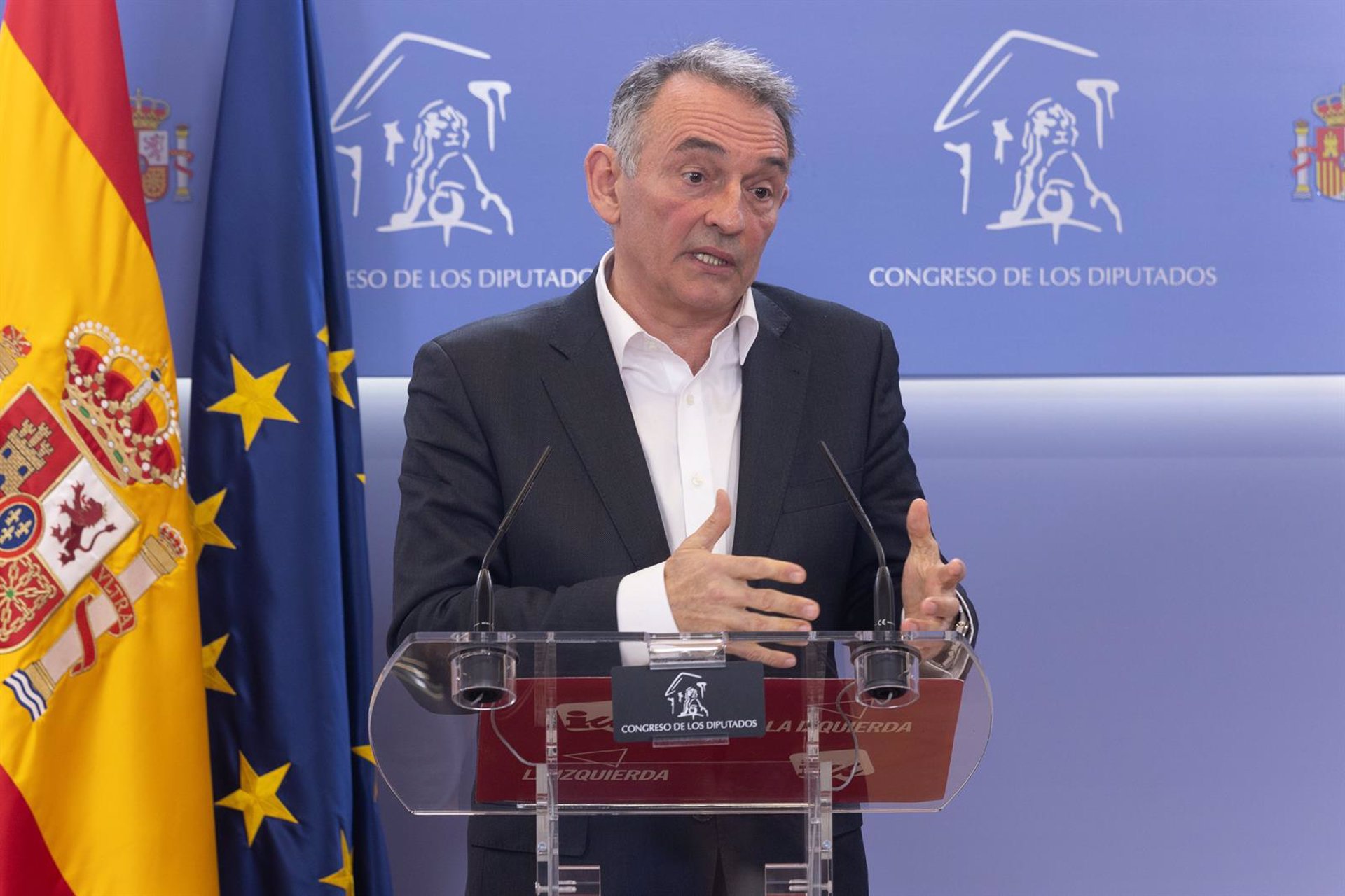 Santiago (IU) reprocha que el Gobierno declare luto oficial por la muerte del Papa: El Estado es «aconfesional»