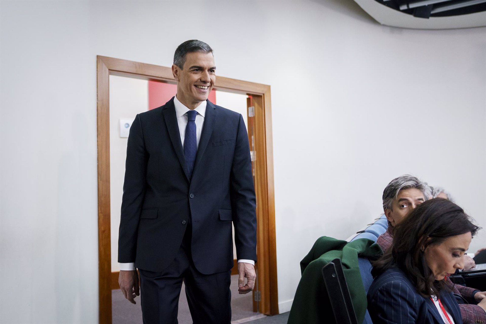 Sánchez felicita el Día de Aragón y de Castilla y León apelando al futuro próspero de ambas tierras