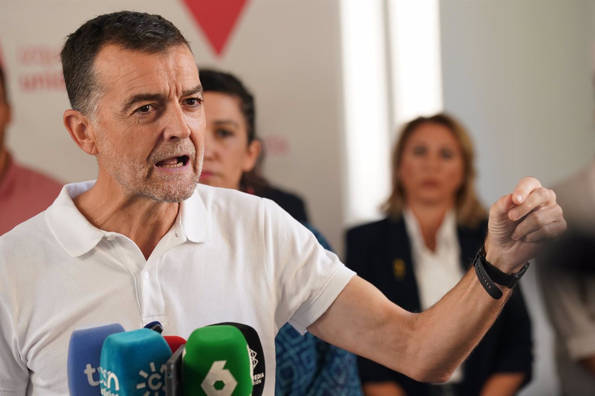 IU acusa a Sánchez de abrir una crisis de gobierno de forma irresponsable con el gasto militar y el contrato con Israel