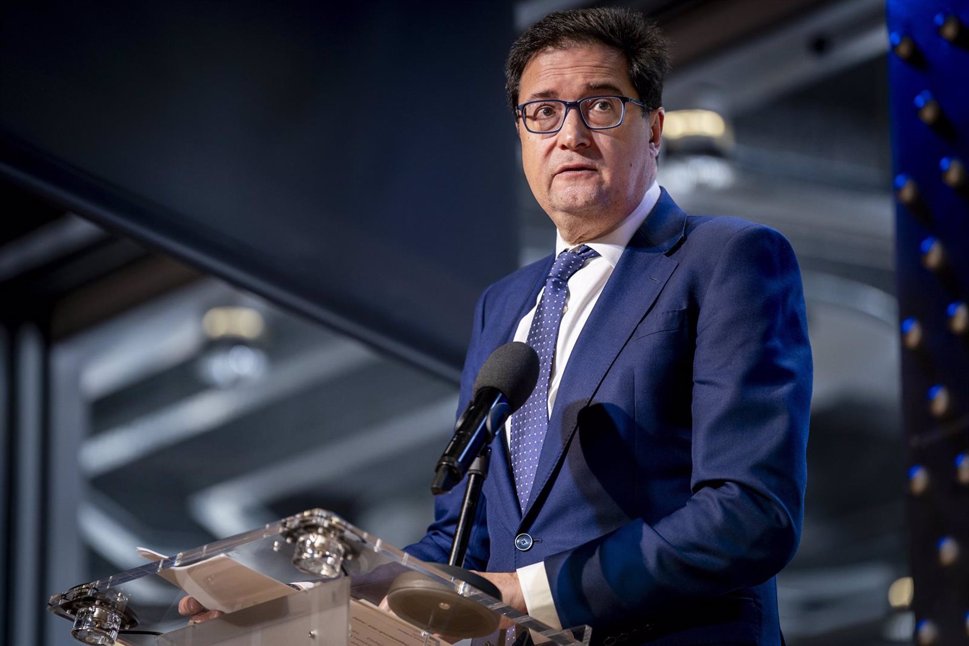 Óscar López condena el ataque a la sede del PSOE en Cantabria: «Ni un paso atrás en la lucha antifascista»