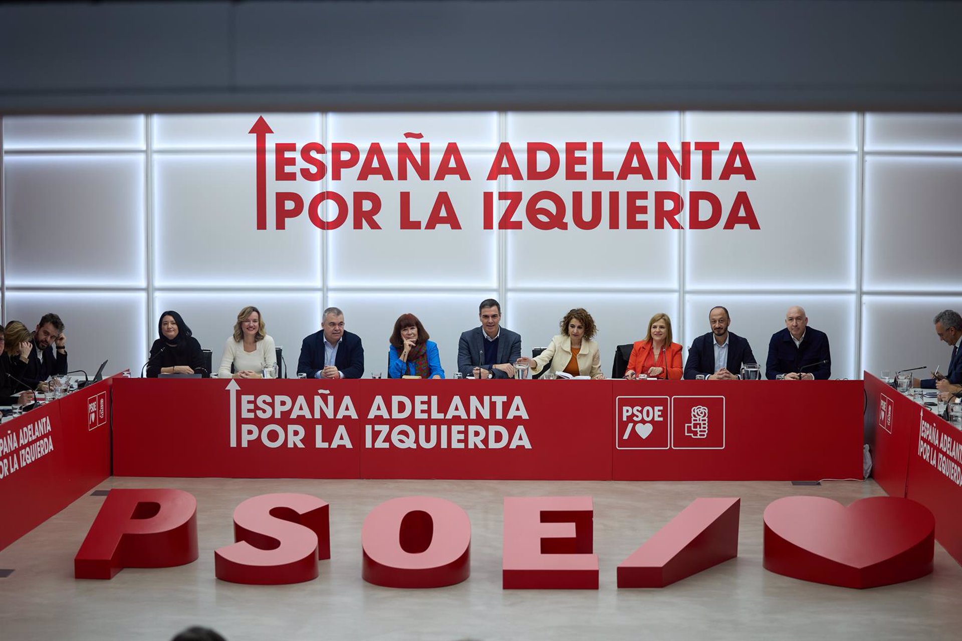El PSOE reprocha a Feijóo que «48 horas después» no haya condenado el «atentado» contra la sede socialista de Cantabria