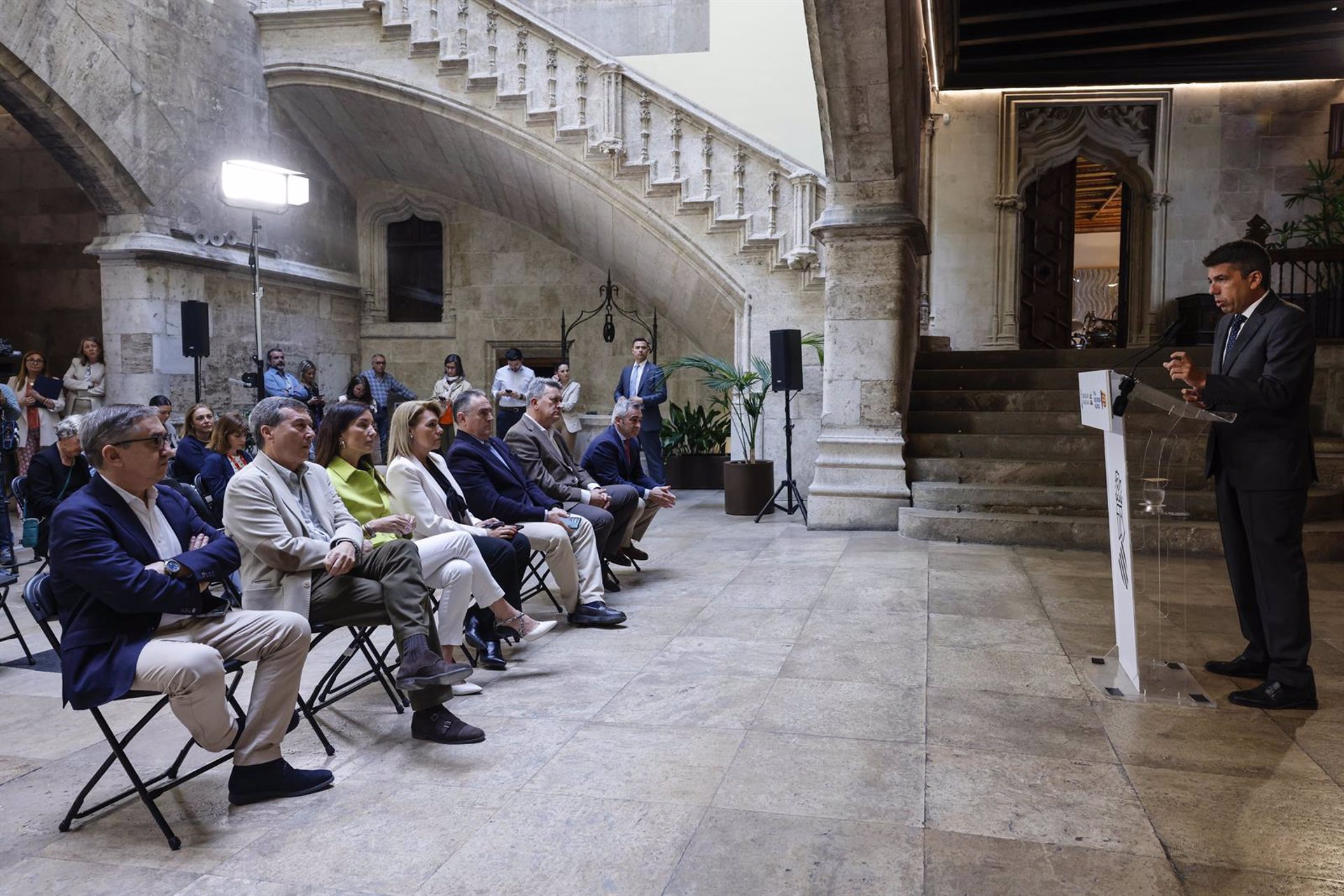 Mazón: «Más pronto que tarde habrá que hacer una reflexión seria sobre nuestra realidad energética»
