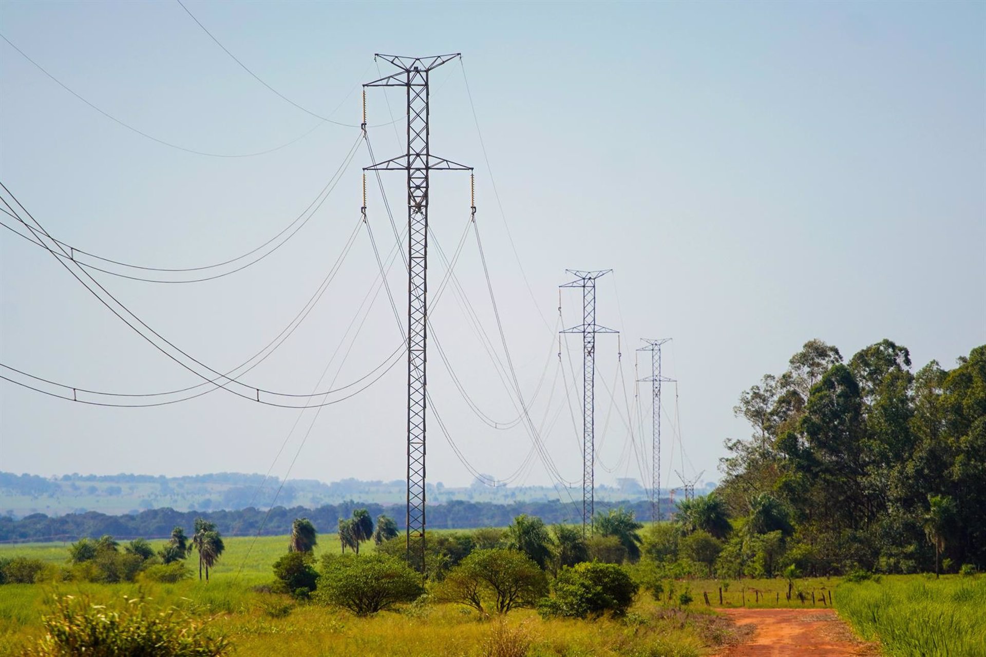 Lisboa anuncia la detención «por precaución» del intercambio comercial de energía entre Portugal y España