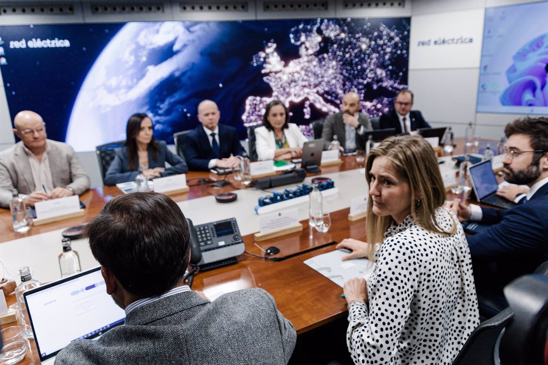 El Gobierno pone en marcha dos grupos para analizar por separado el error técnico y el ciberataque como causas
