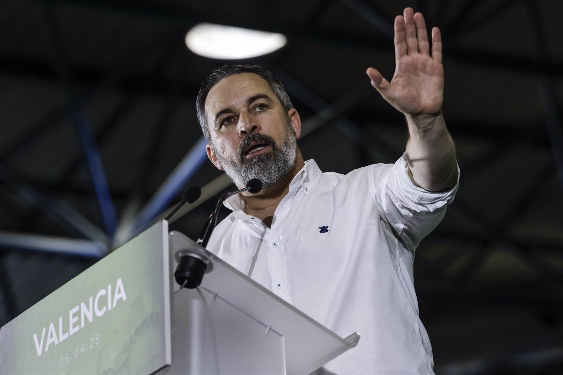 Abascal felicita a George Simion tras ganar en Rumanía: «La libertad de expresión y la democracia se abren paso»