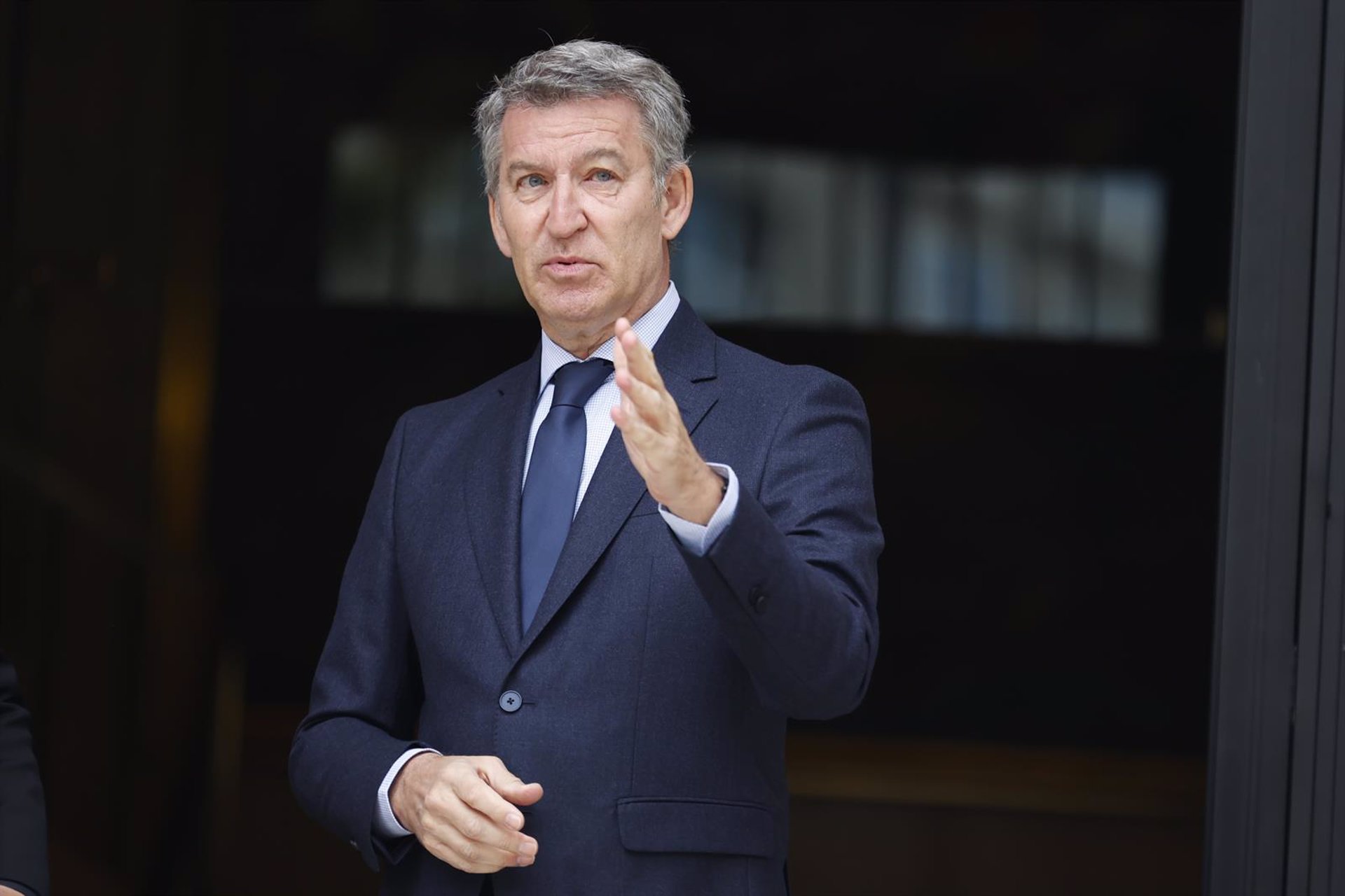 Feijóo critica que la incidencia en el AVE Madrid-Sevilla muestra, junto al apagón, «imágenes impropias» de España