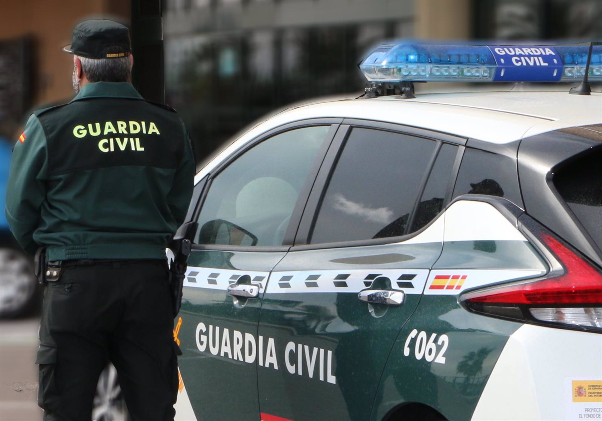 Un fuerte dispositivo de seguridad custodia el sepelio en Ugíjar (Granada) del hombre tiroteado en Berja