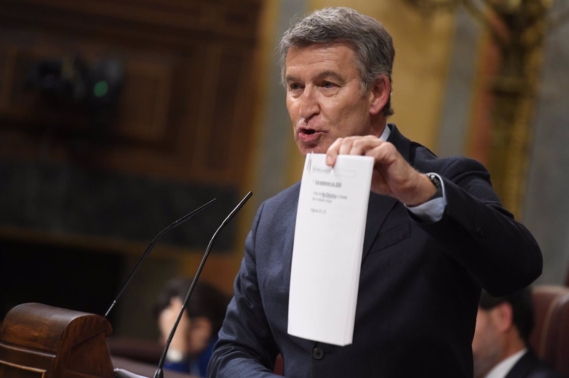 Feijóo acusa a Sánchez de buscar «vetar la fusión» de BBVA y Sabadell con la «medida populista» de la consulta pública