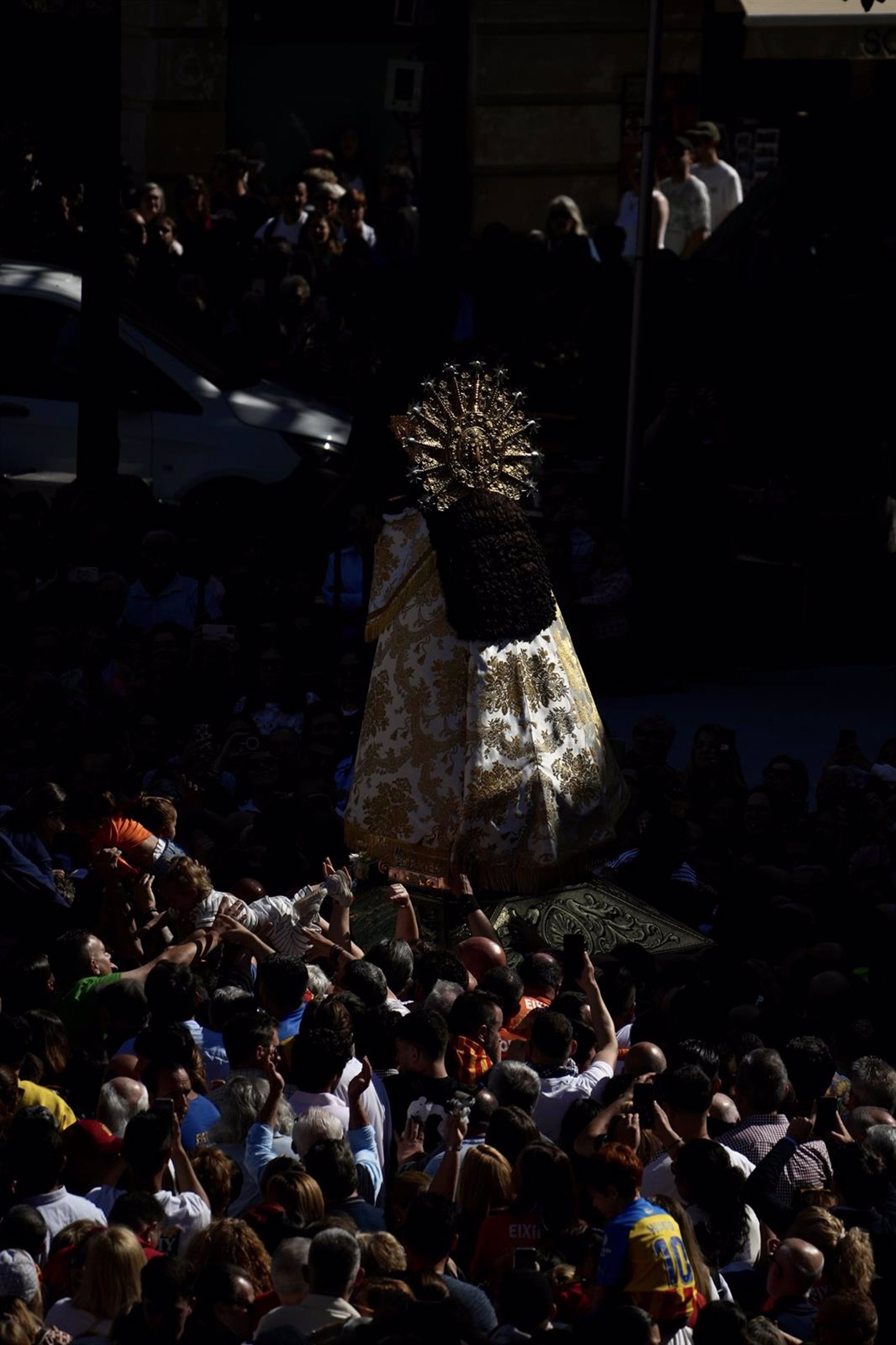 Benavent llama a la unidad tras la dana y pide «resolver las diferencias desde el respeto y el diálogo»