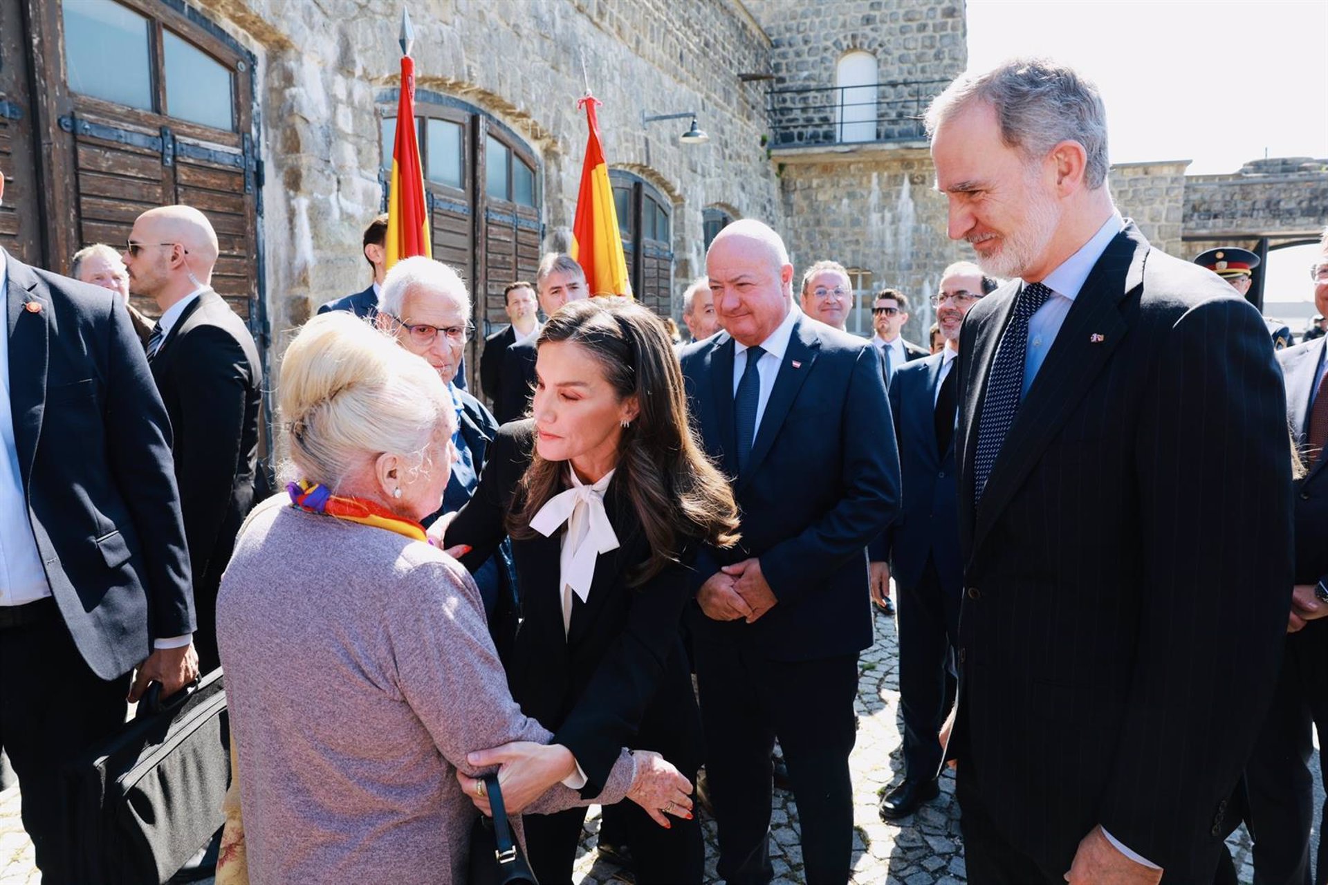Los Reyes rinden homenaje a las víctimas españolas de Mauthausen en el 80 aniversario de la liberación del campo