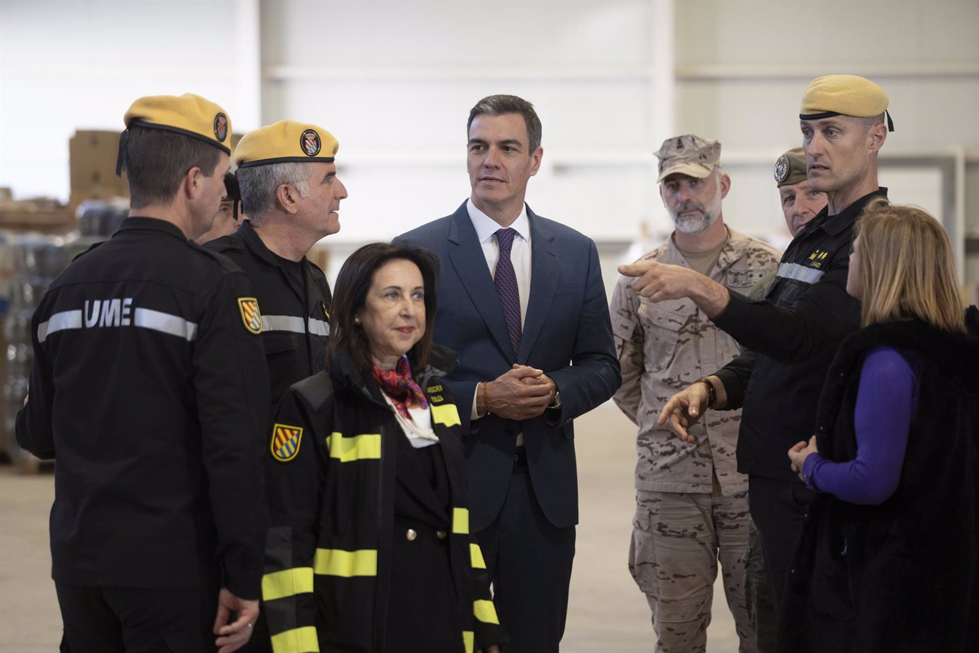 Robles rebaja los mensajes de Sánchez alegando que son «privados» y dice que se siente respaldada por el presidente