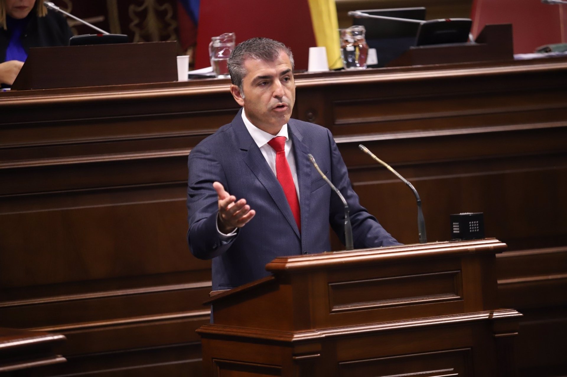 Domínguez, sobre el trato del Gobierno a Canarias en inmigración: «Nos tienen sucios, olvidados y abandonados»
