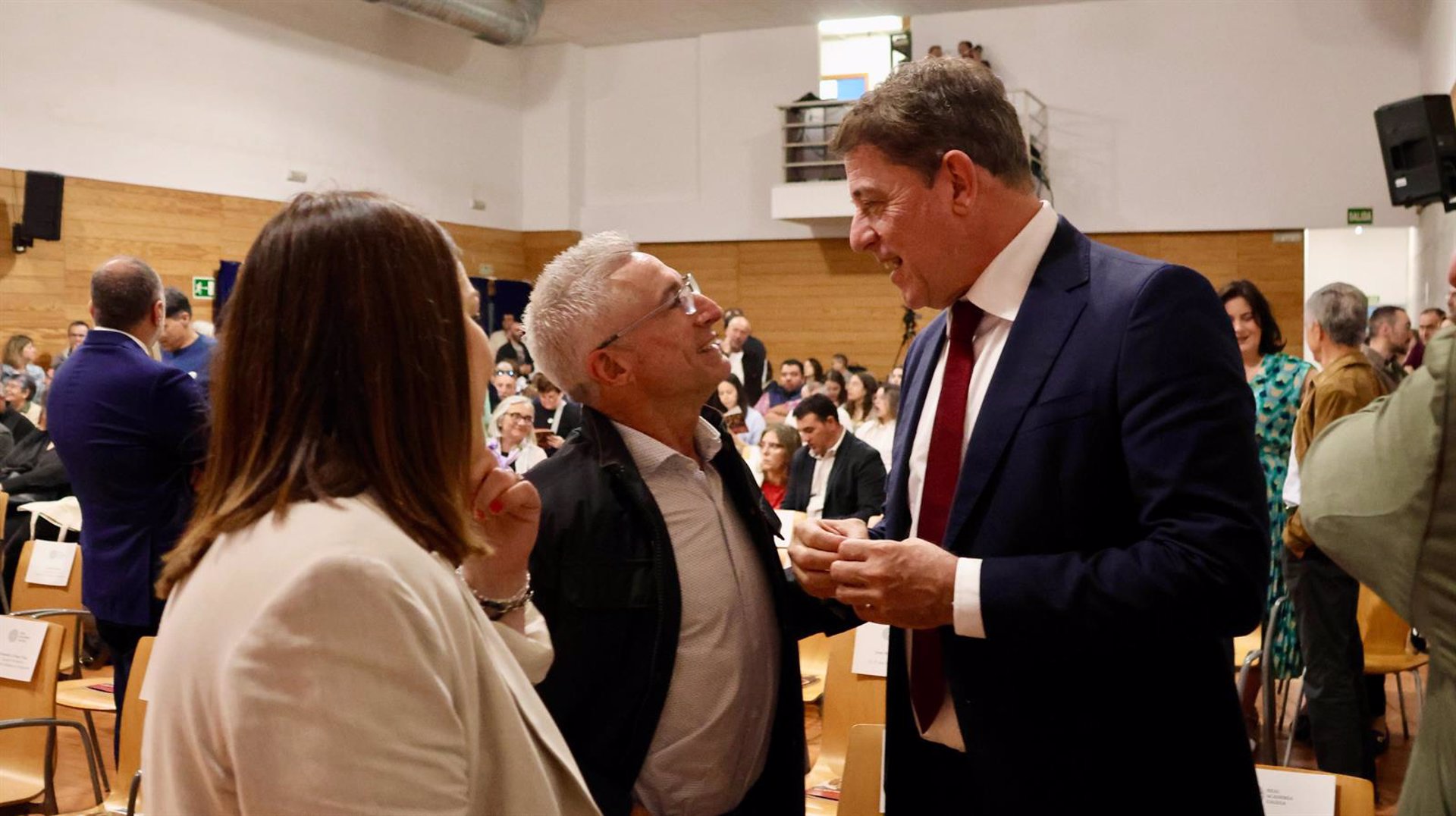 Besteiro denuncia la «falta de voluntad política» del PPdeG y de la Xunta para «defender» el gallego