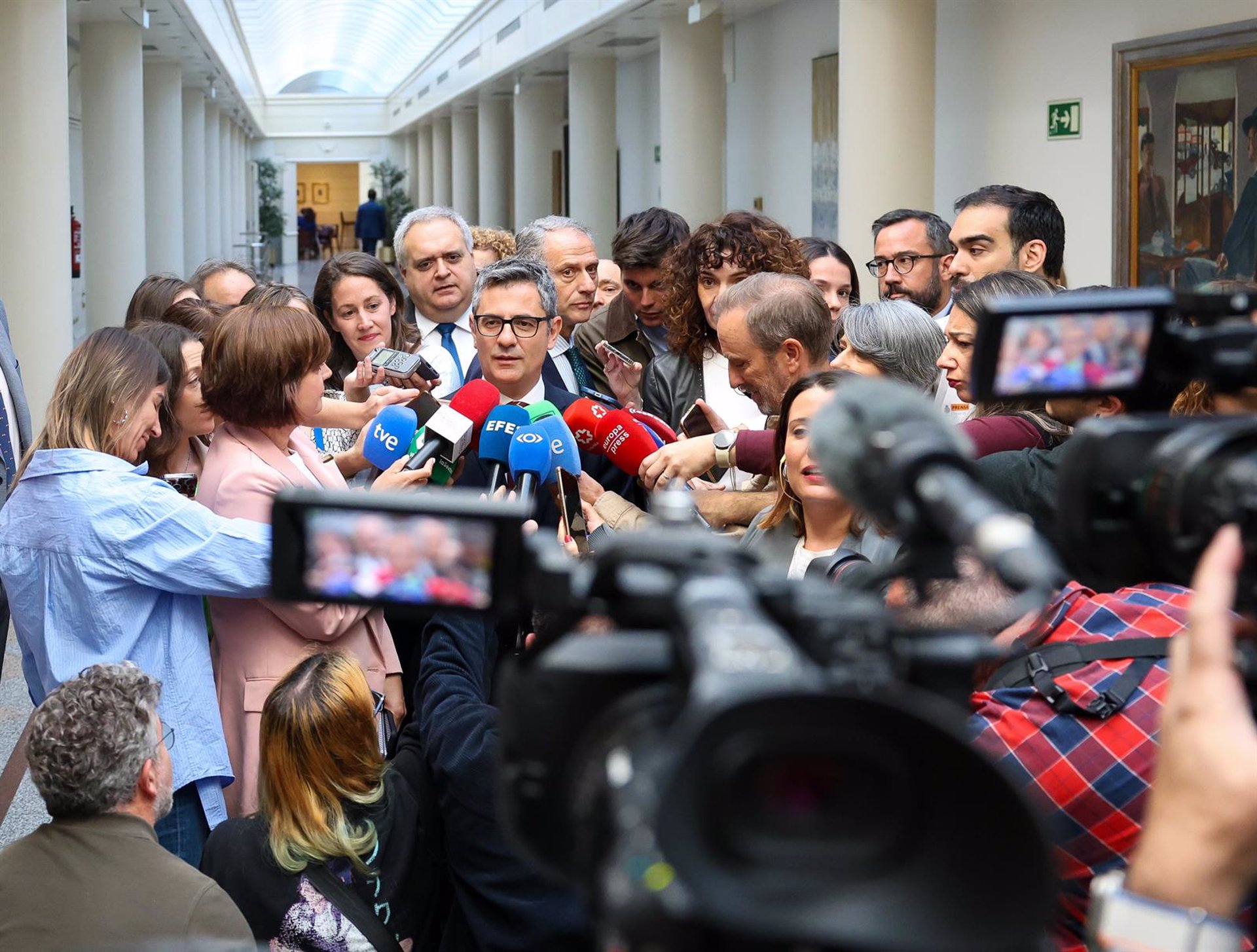 Bolaños pide «respetar» a la Justicia para que investigue las «trágicas» muertes en residencias de Madrid