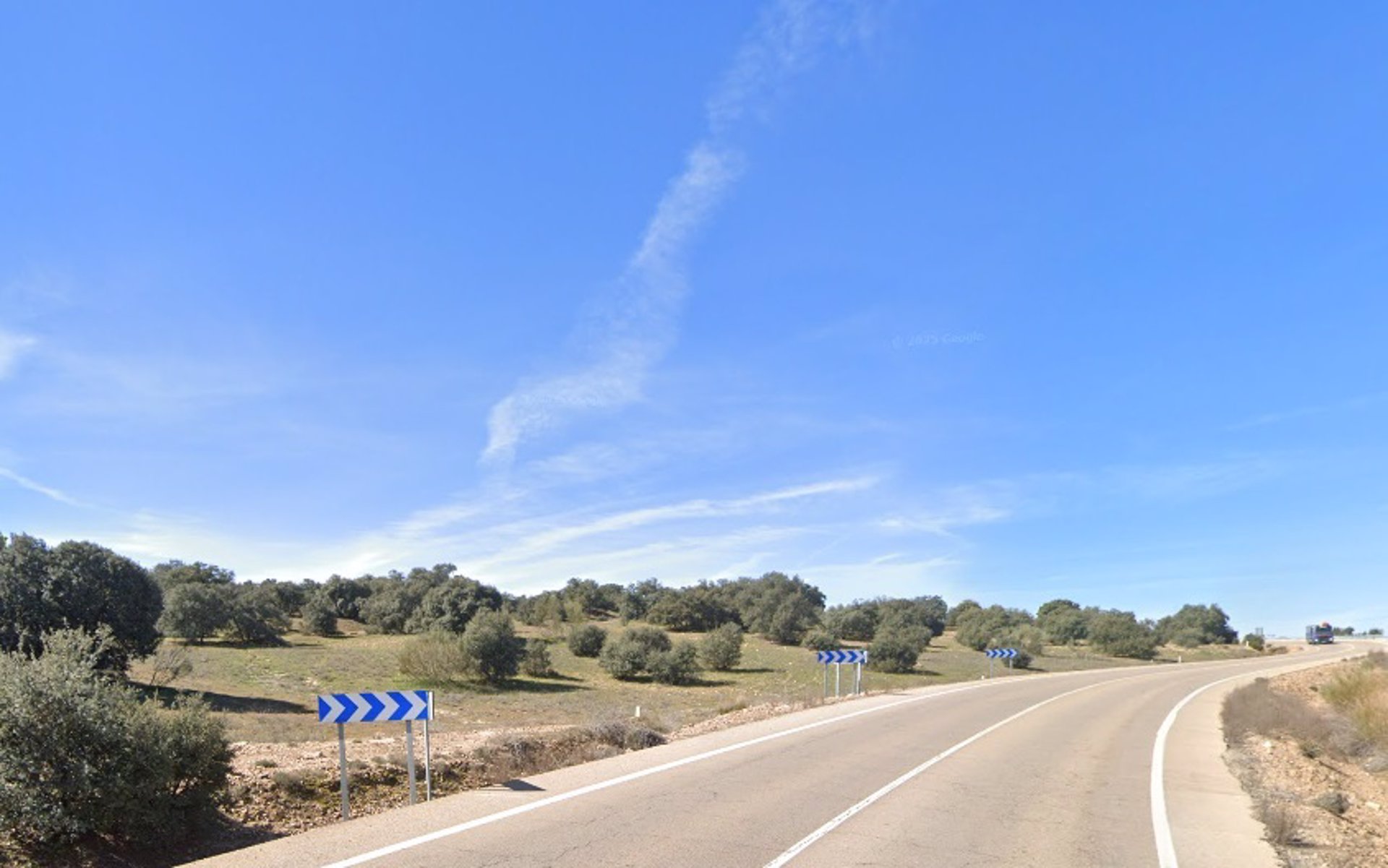 Fallece un hombre en Menasalbas al impactar frontalmente su coche con un camión que transportaba butano