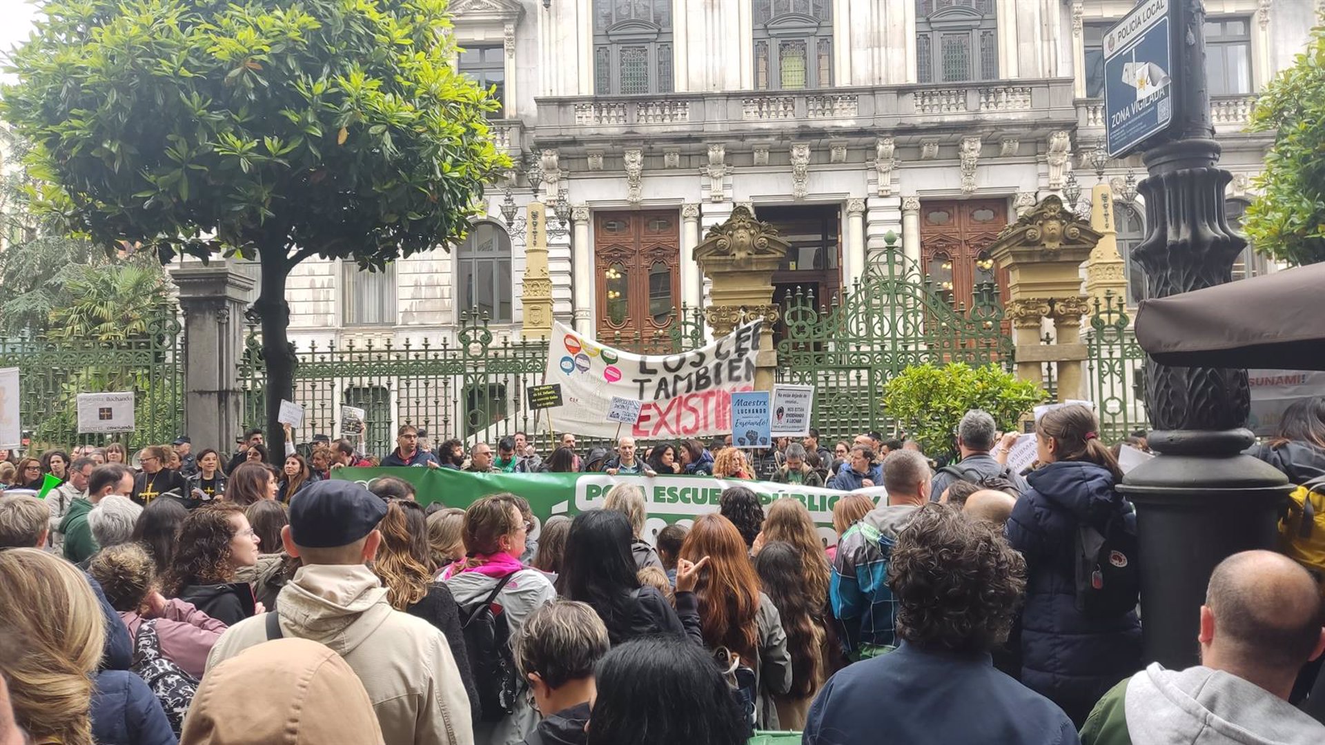 Barbón apela al diálogo tras la dimisión de la consejera de Educación: «No están siendo días fáciles para nadie»