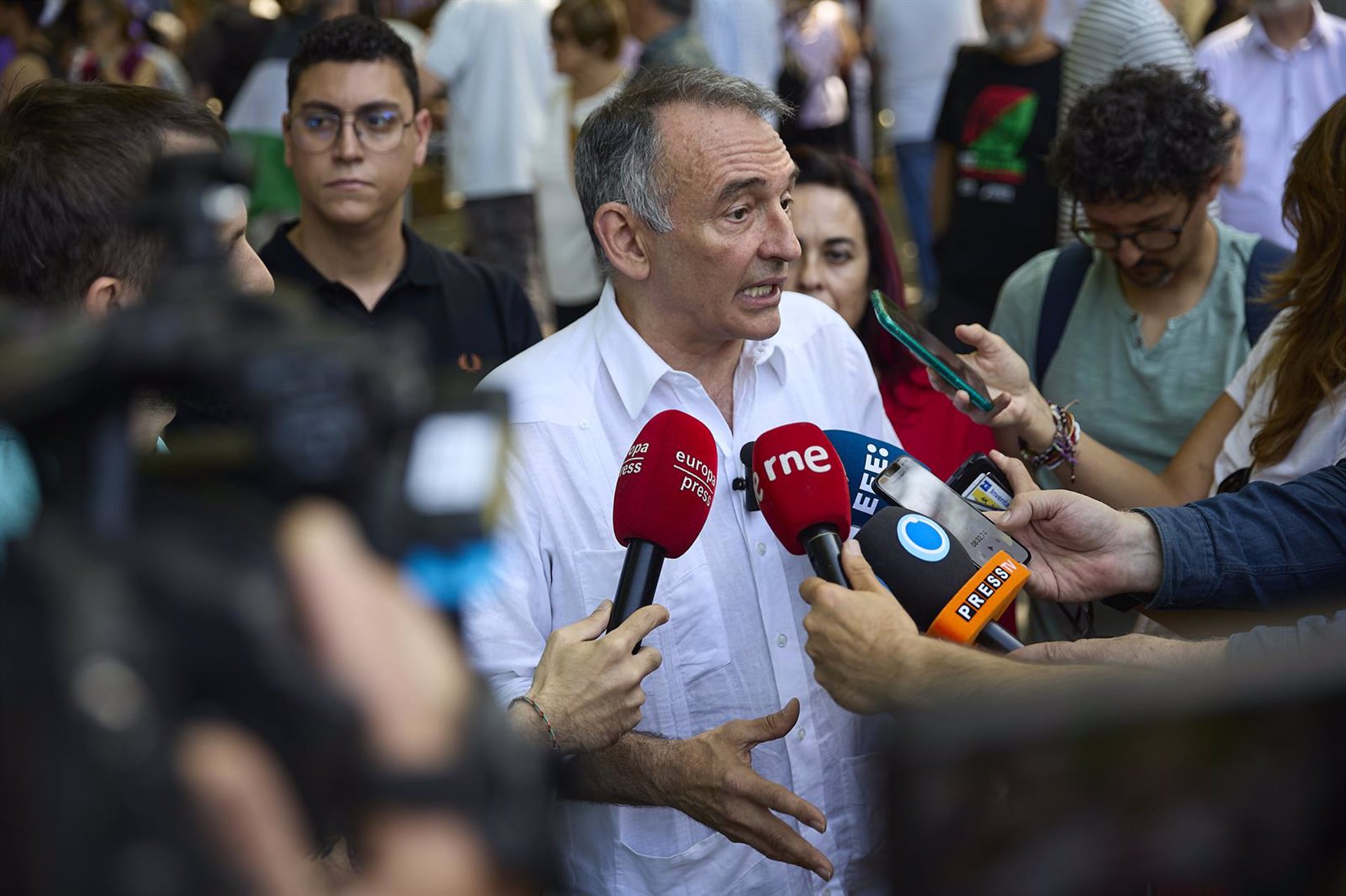 Enrique Santiago advierte de que IU saldrá del Gobierno si se llega al 5% en gasto en Defensa