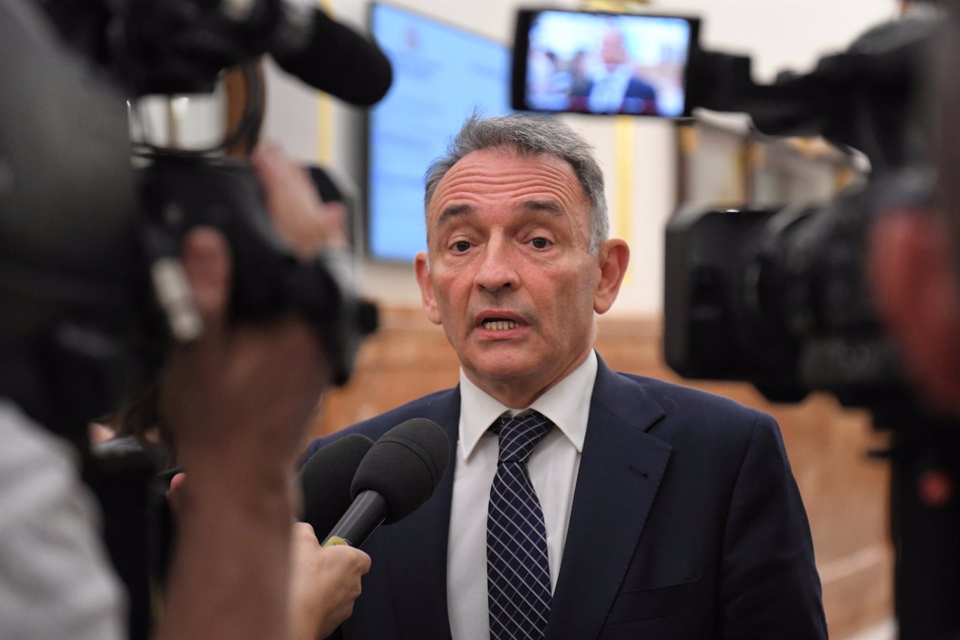 Enrique Santiago dice que el PP «odia a España» y acusa Ayuso de «sobreactuar» en la Conferencia de Presidentes
