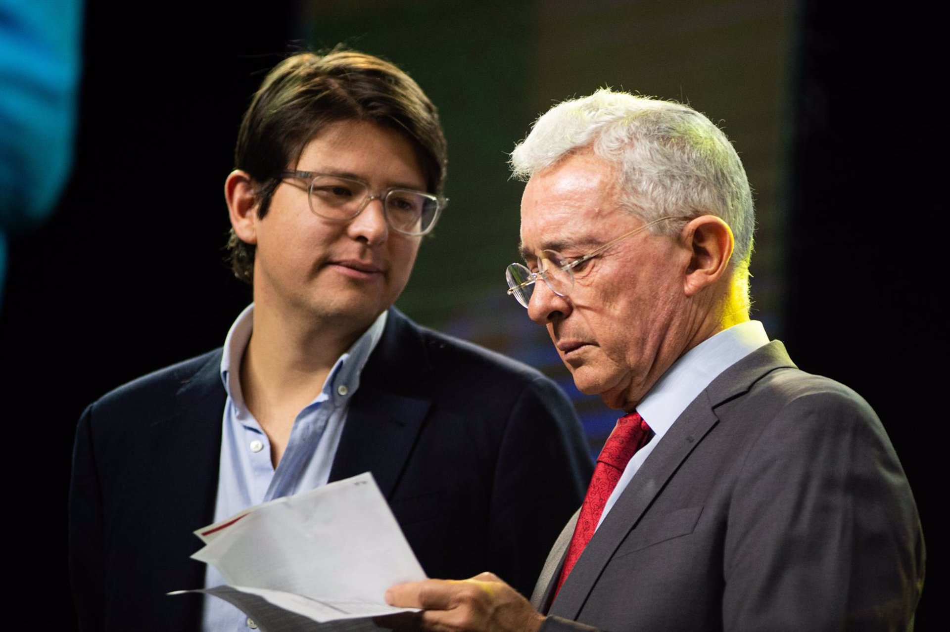 Disparan contra el aspirante presidencial colombiano Miguel Uribe en un mitin en Bogotá