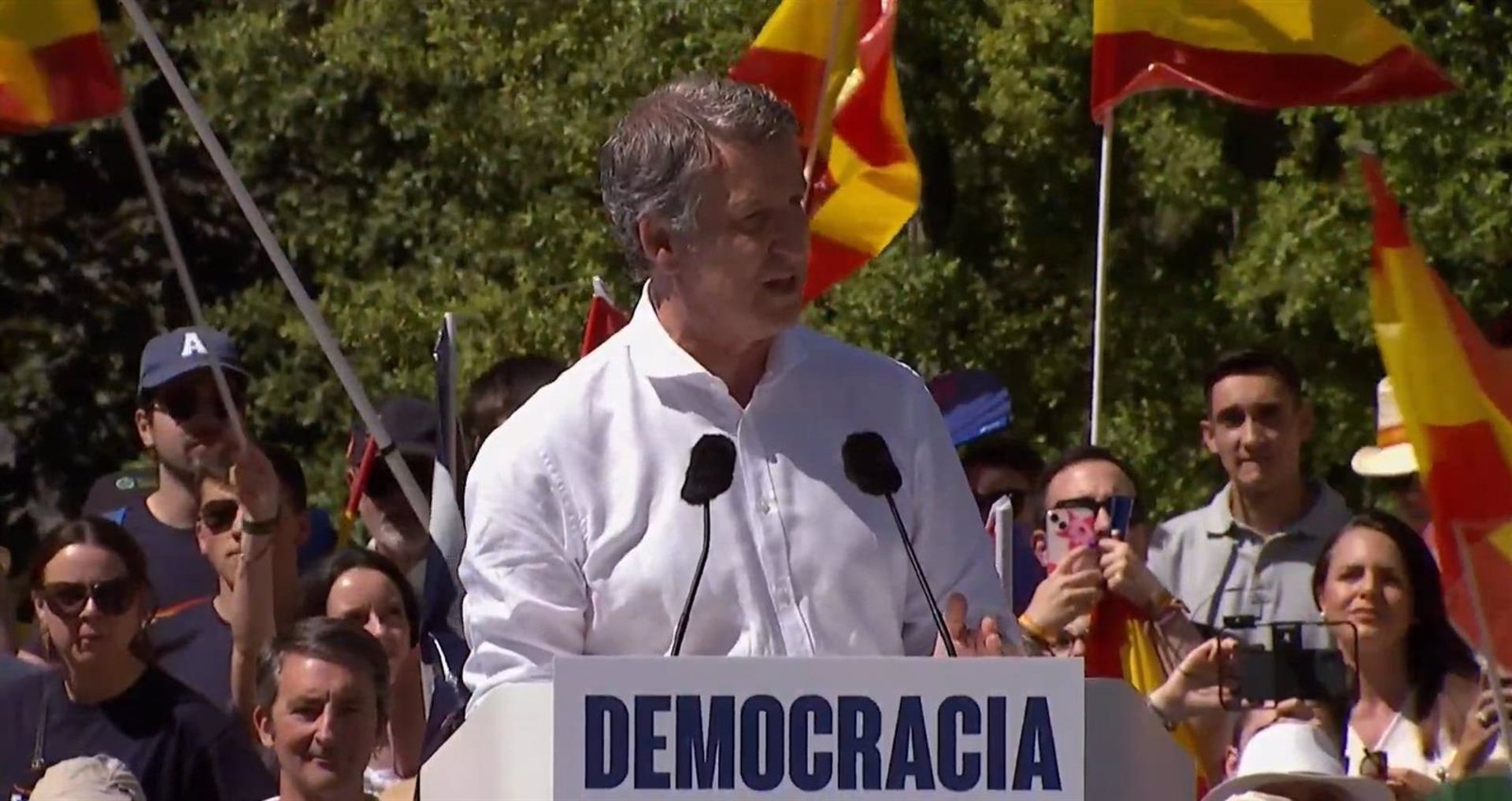 Feijóo llama a los españoles a «rebelarse contra la degradación» y reta a Sánchez a tener «coraje» para ir a las urnas
