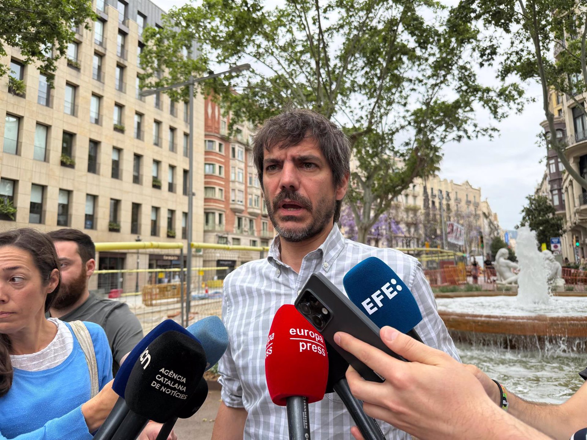 Urtasun pide a Feijóo que «abandone el barro» en el que se encuentra atrapado entre Vox y Ayuso