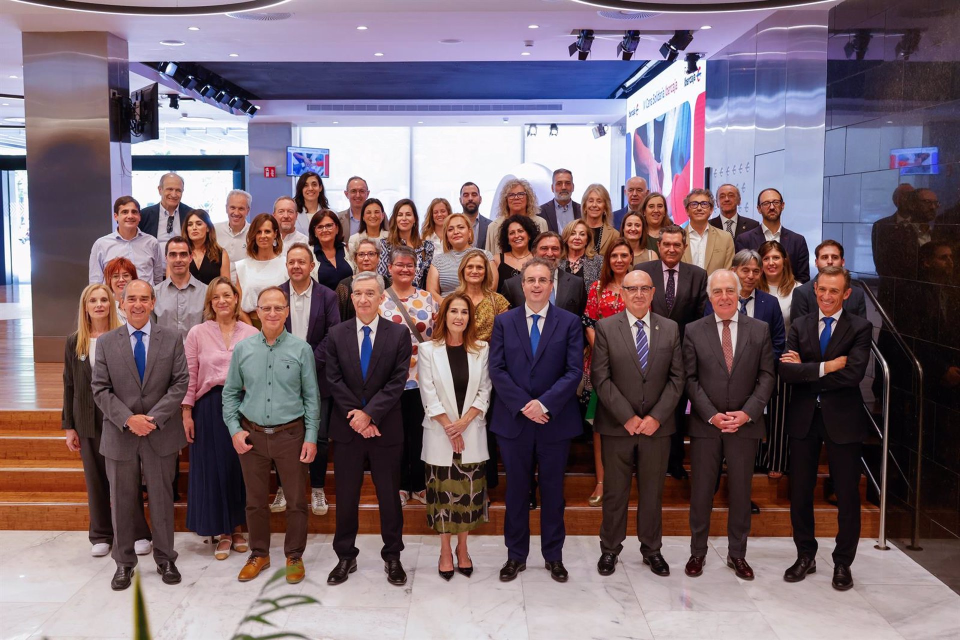 Ibercaja refuerza su «propósito de ayudar» y entrega 880.000 euros en donaciones a 17 entidades en su Cena Solidaria