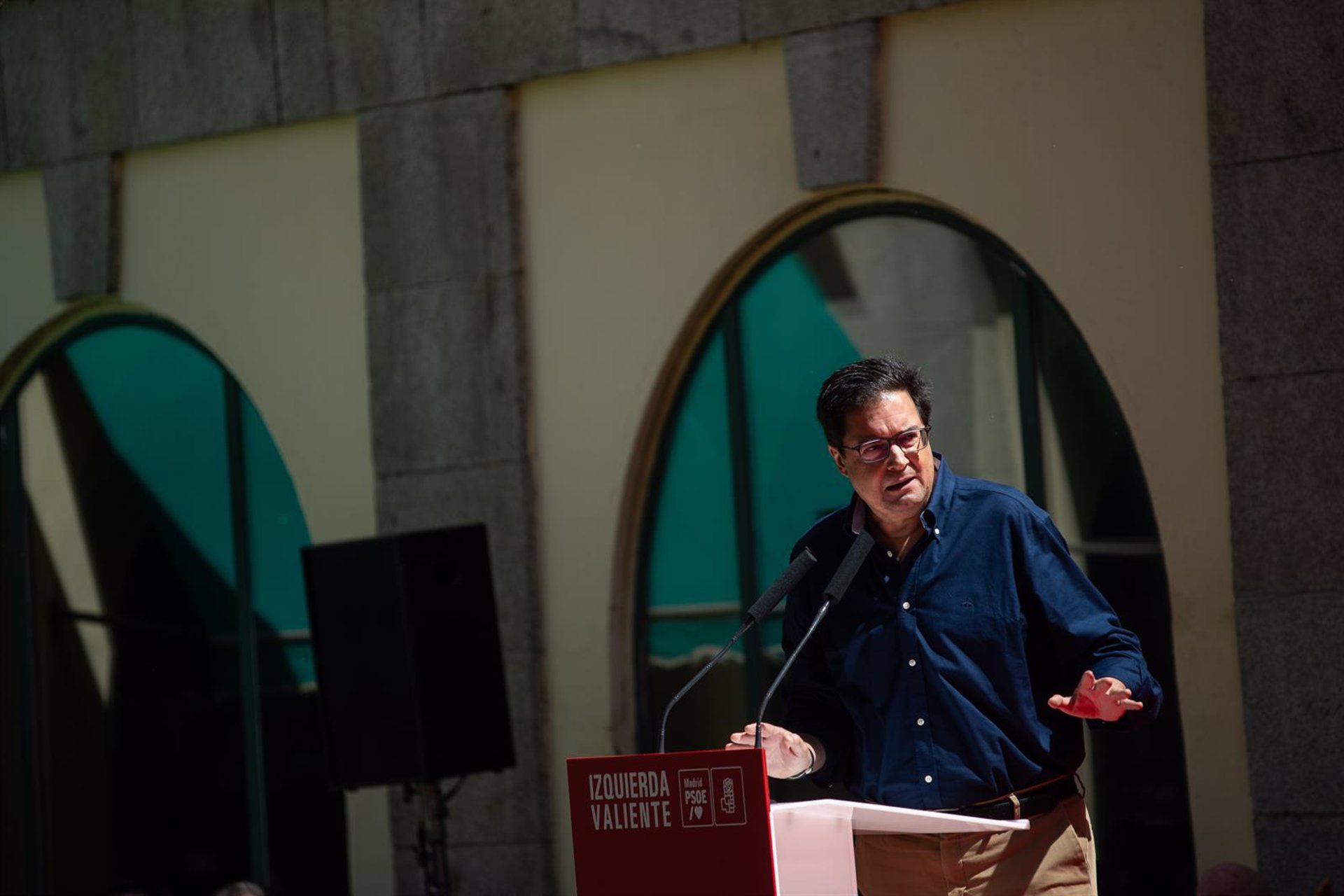 Óscar López mantiene su «confianza plena y absoluta» en el fiscal general y acusa a Ayuso de «guerra sucia»