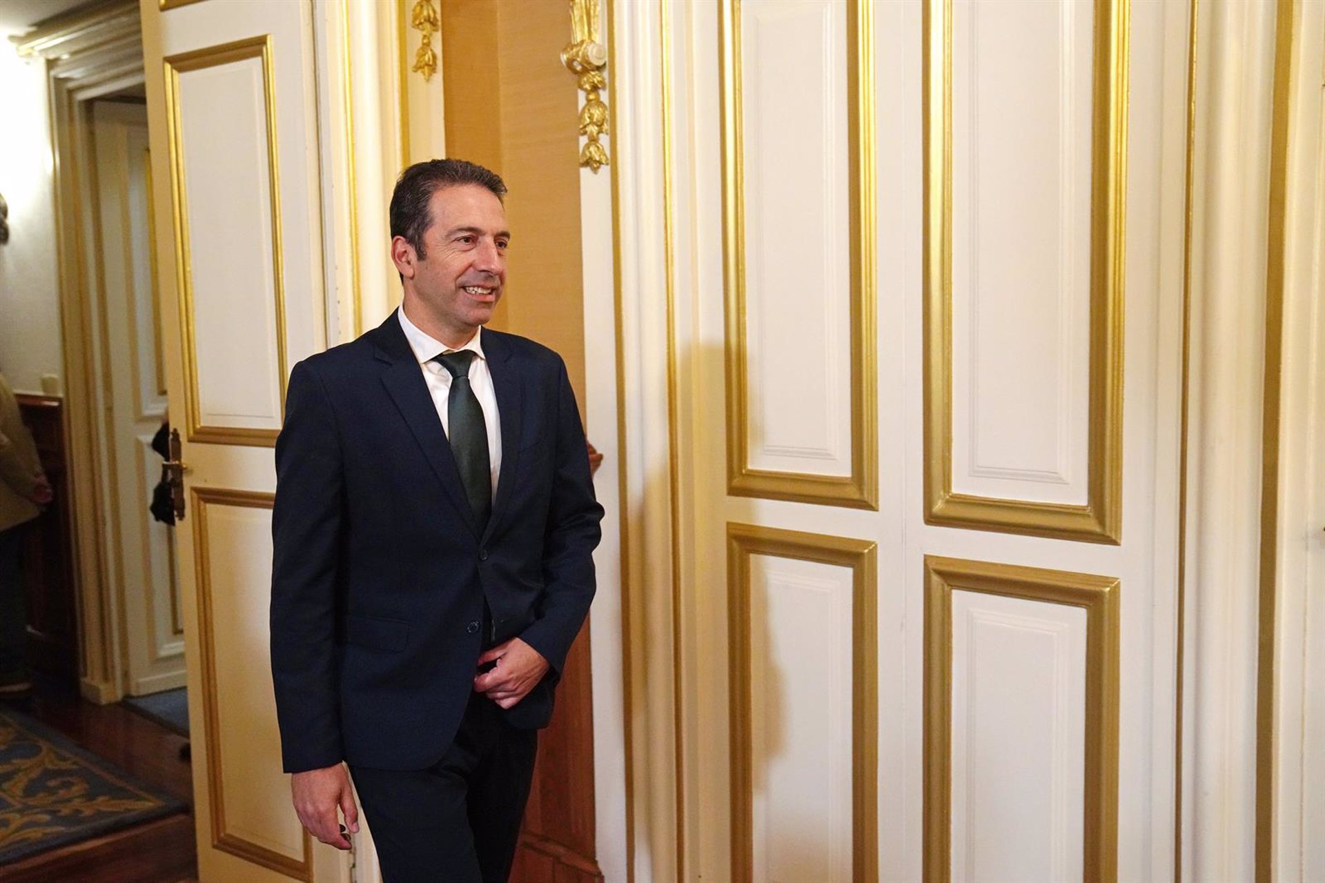 Ratificado el cese de Villares como vocal del consejo del Puerto de Ferrol y de su sucesora en Mar como directora xeral