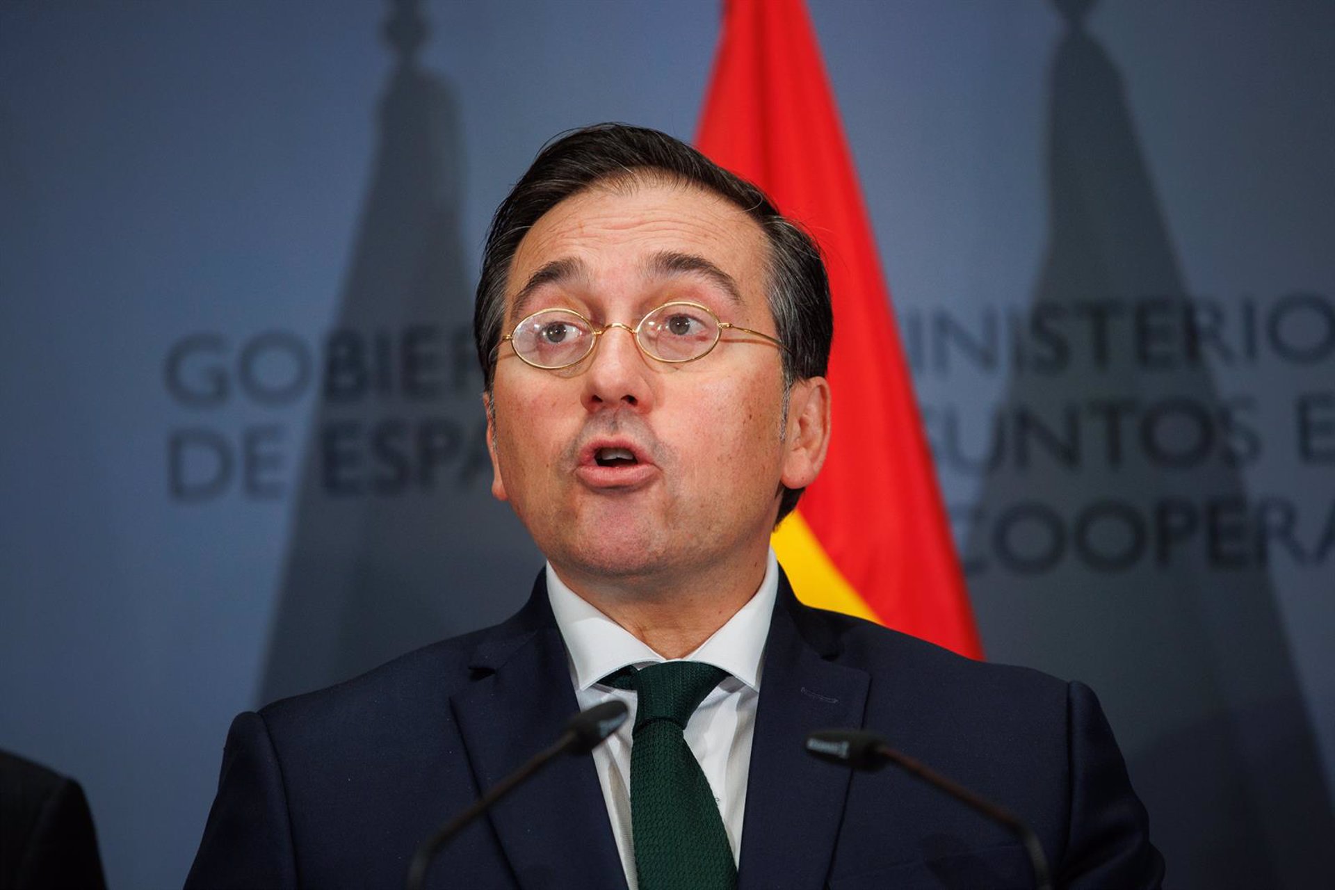 Albares cree que las informaciones sobre Santos Cerdán, «si fuesen así», deben esclarecerse en sede judicial