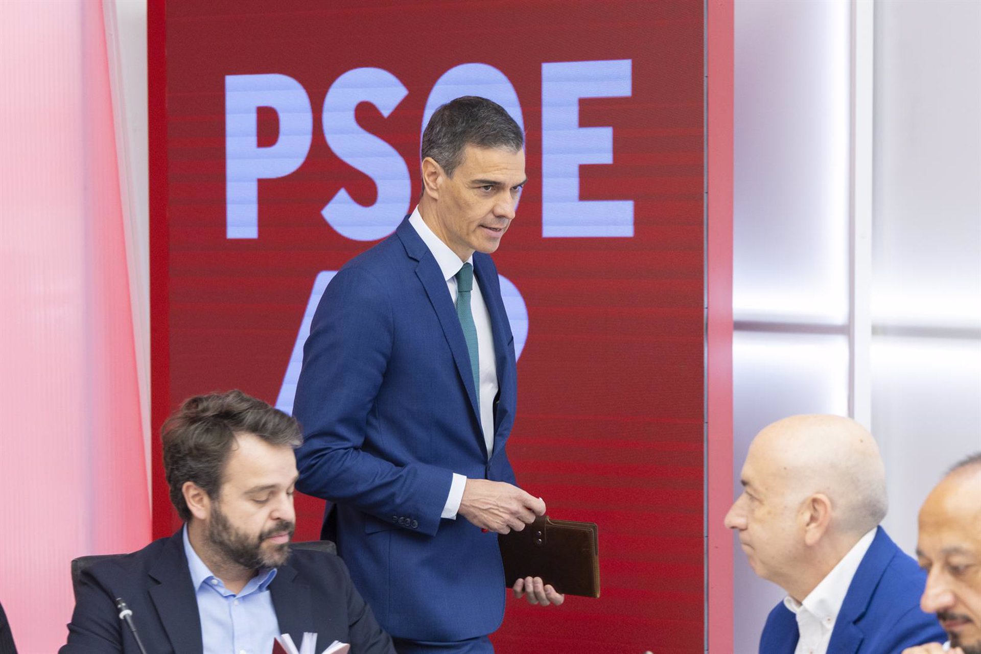 Finaliza la Ejecutiva Federal del PSOE tras cuatro horas y media de reunión