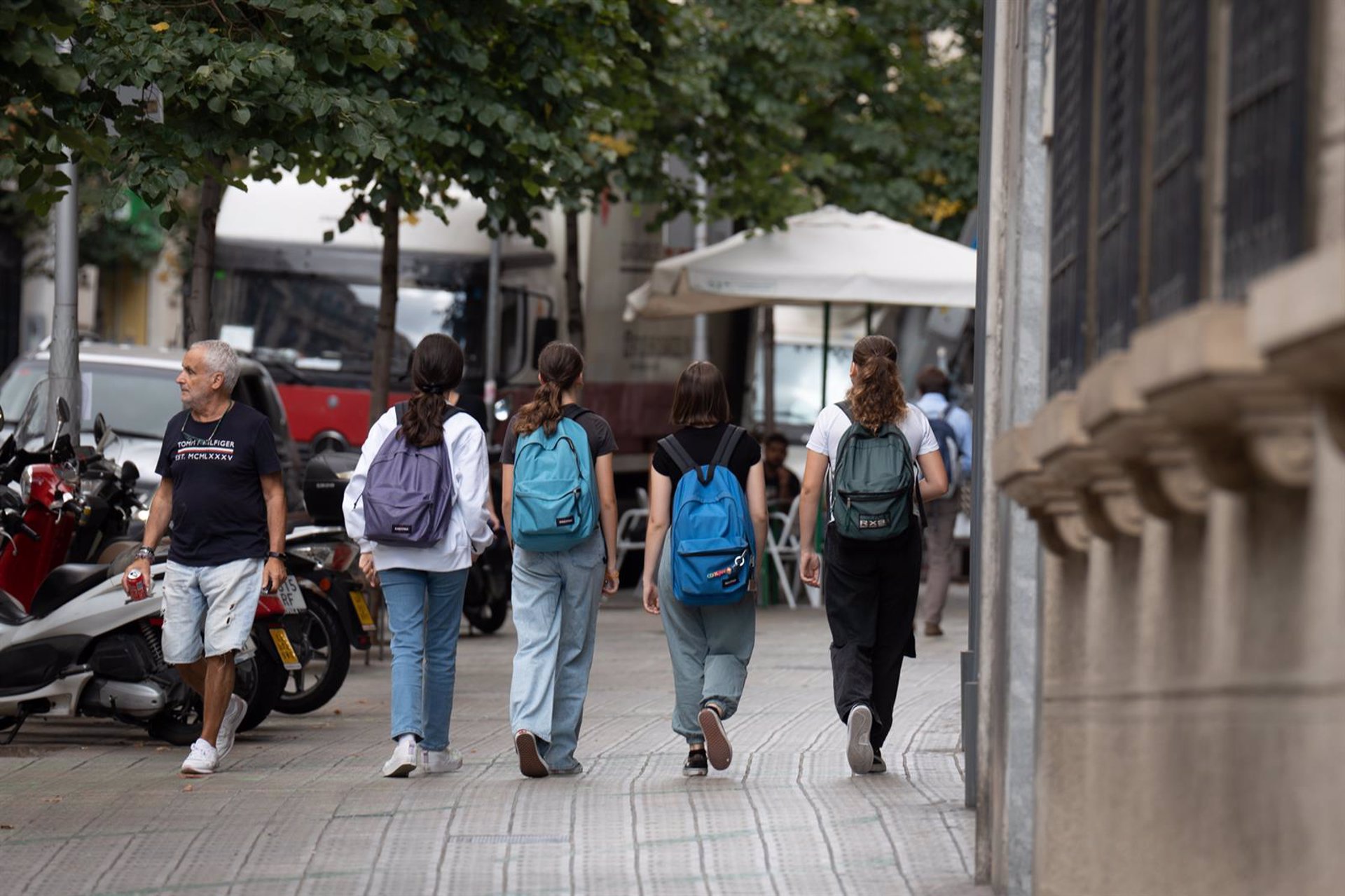 Fomentar la lectura y controlar la asistencia ayuda a reducir el abandono escolar, según un estudio