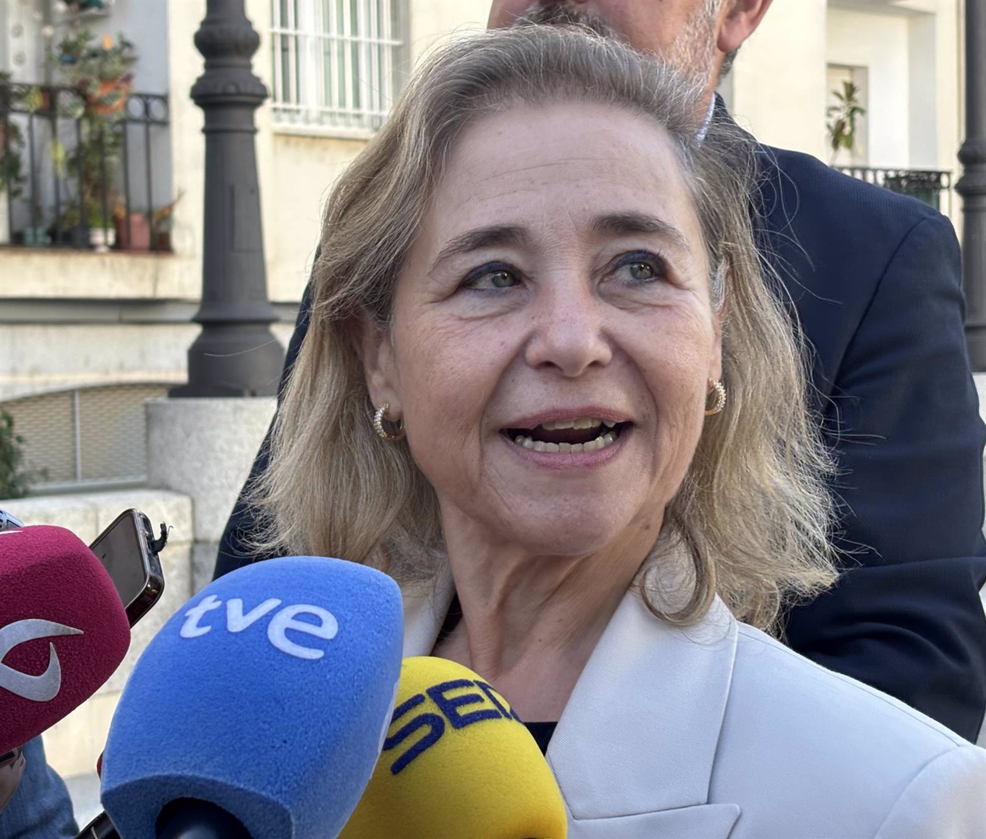 La Junta mantiene su propuesta «firme y directa» de 80 euros mensuales de mejora salarial a los docentes extremeños