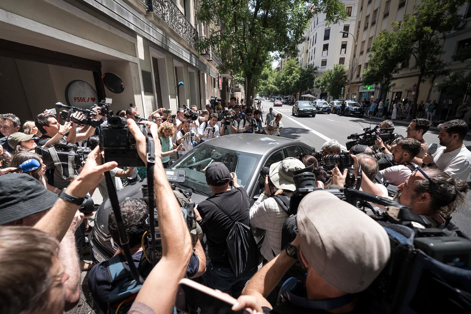 El PSOE tras la entrada de la UCO en Ferraz: «Máxima colaboración con la Justicia»