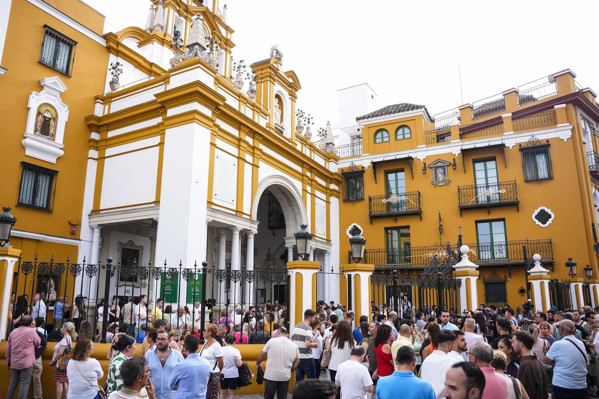El obispo insta a los hermanos de la Macarena a unirse y perdonar: «rectificar es de sabios»