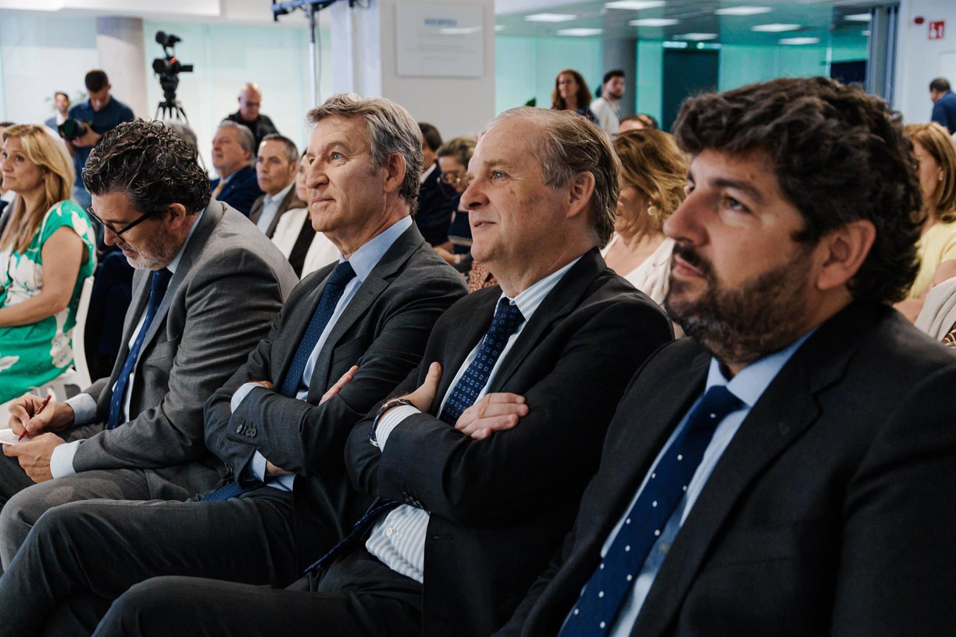 Feijóo ve «grave» que el juez pida al Supremo investigar a Bolaños pero pide conocer decisión judicial antes de actuar