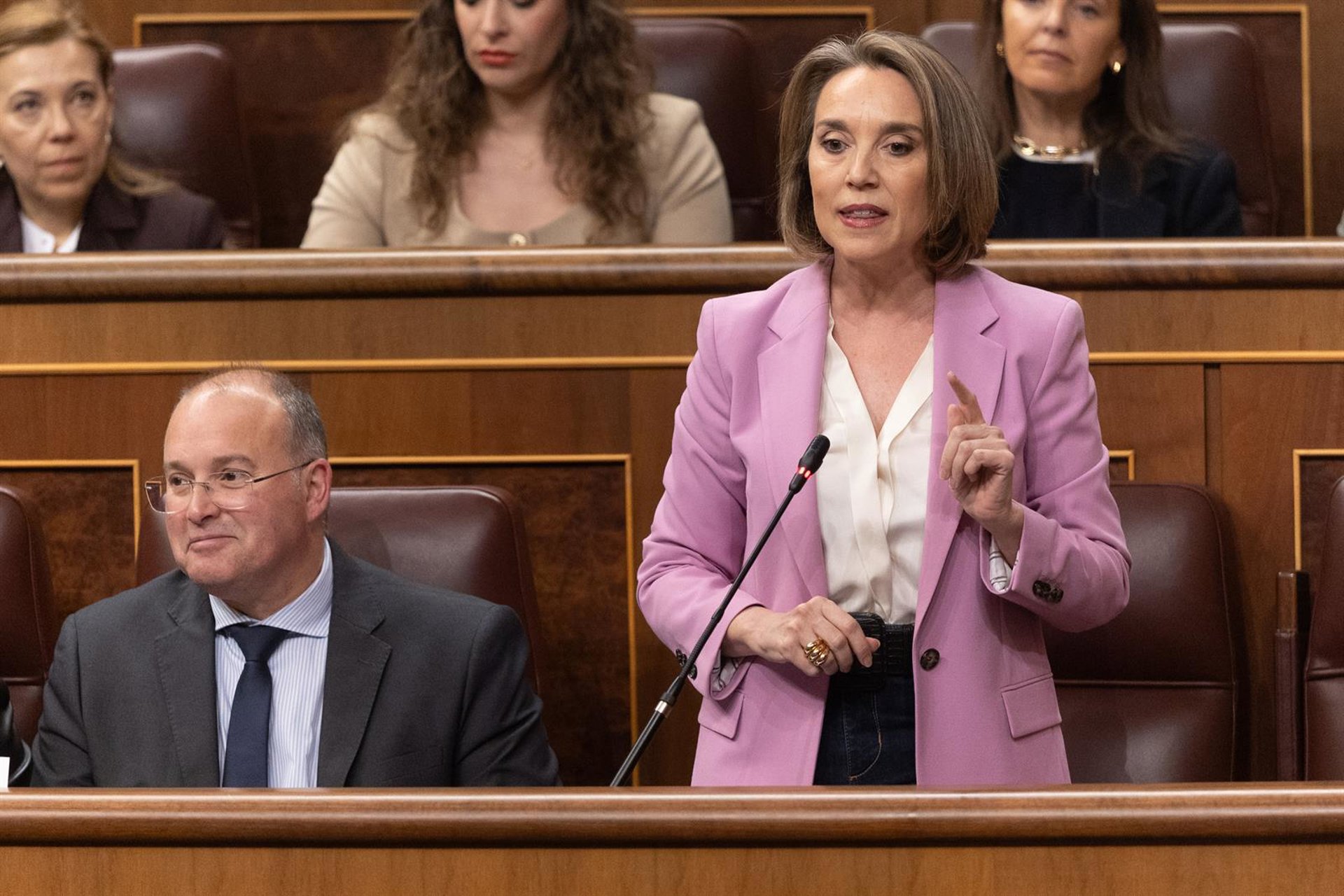 Gamarra ve al Gobierno en «psicosis» por la corrupción y Montero dice que lo que da miedo es que PP cuestione elecciones