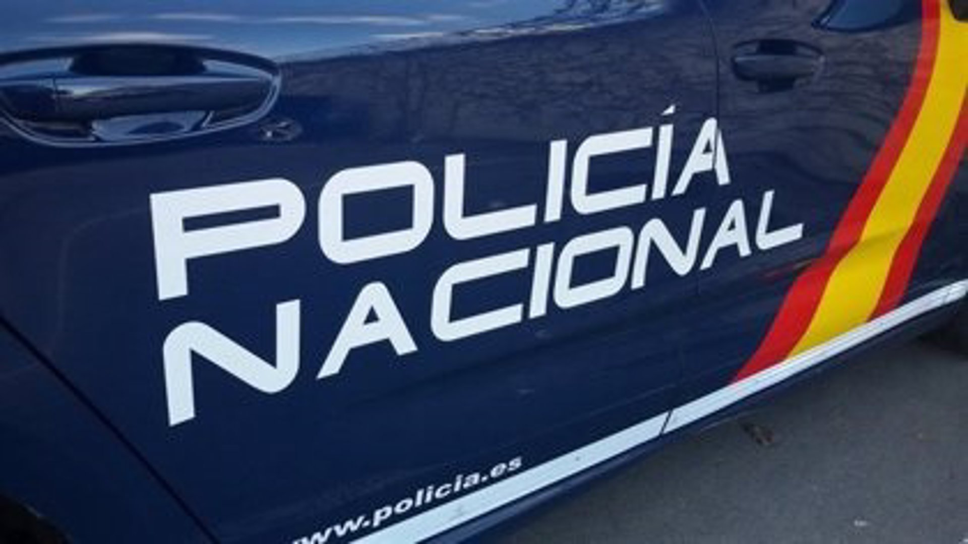 Roban una joyería en Parquesur entrando con un coche en la galería y reventando el escaparate con una maza