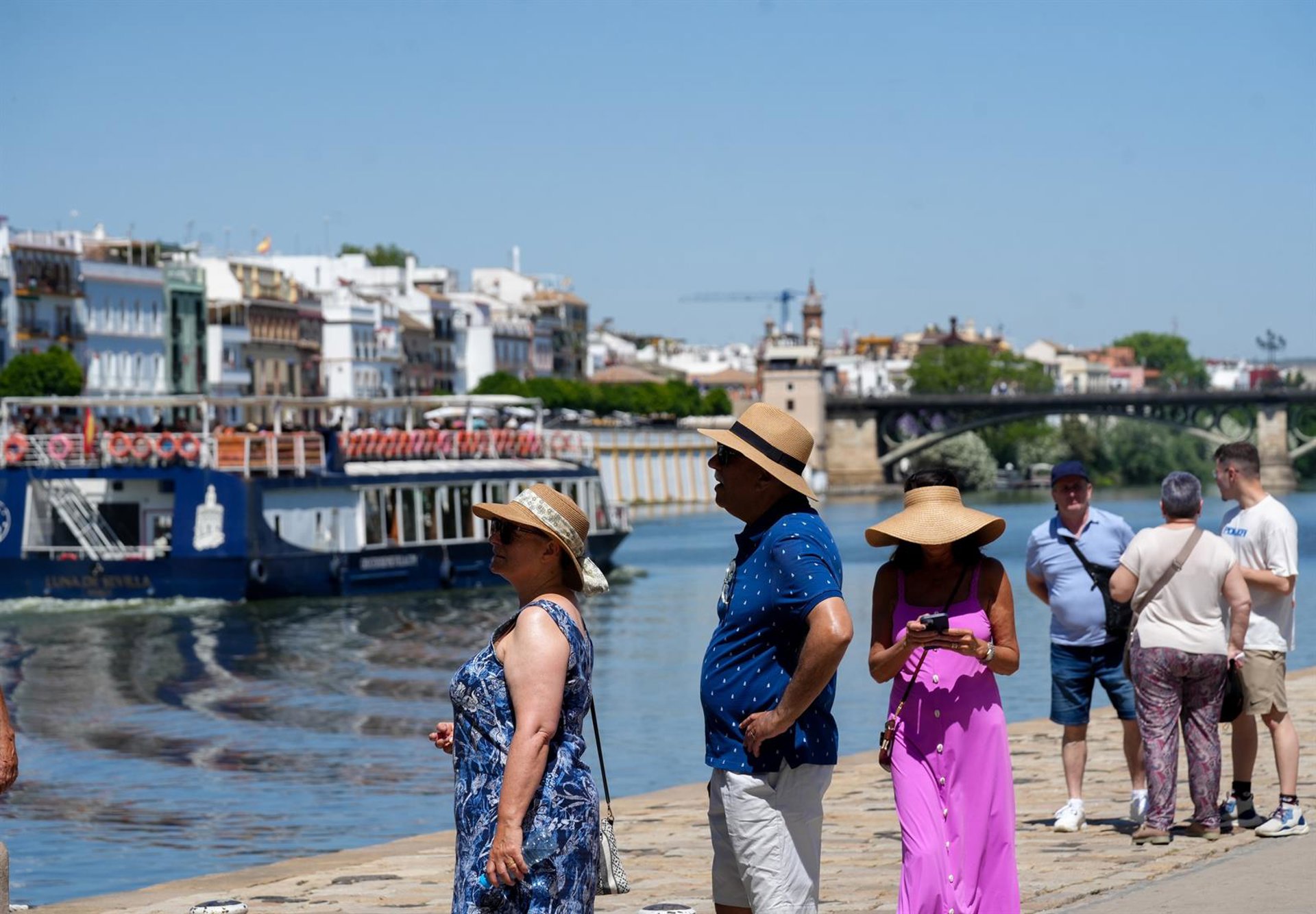 Cielo soleado hoy en casi todo el país con ascenso notable de temperaturas en sudoeste y descenso notable en nordeste