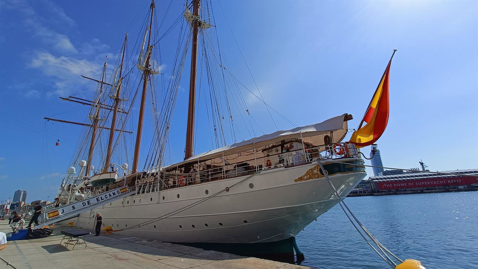 La Armada abre al público el ‘Juan Sebastián de Elcano’ y la ‘Blas de Lezo’ durante su escala en Gijón
