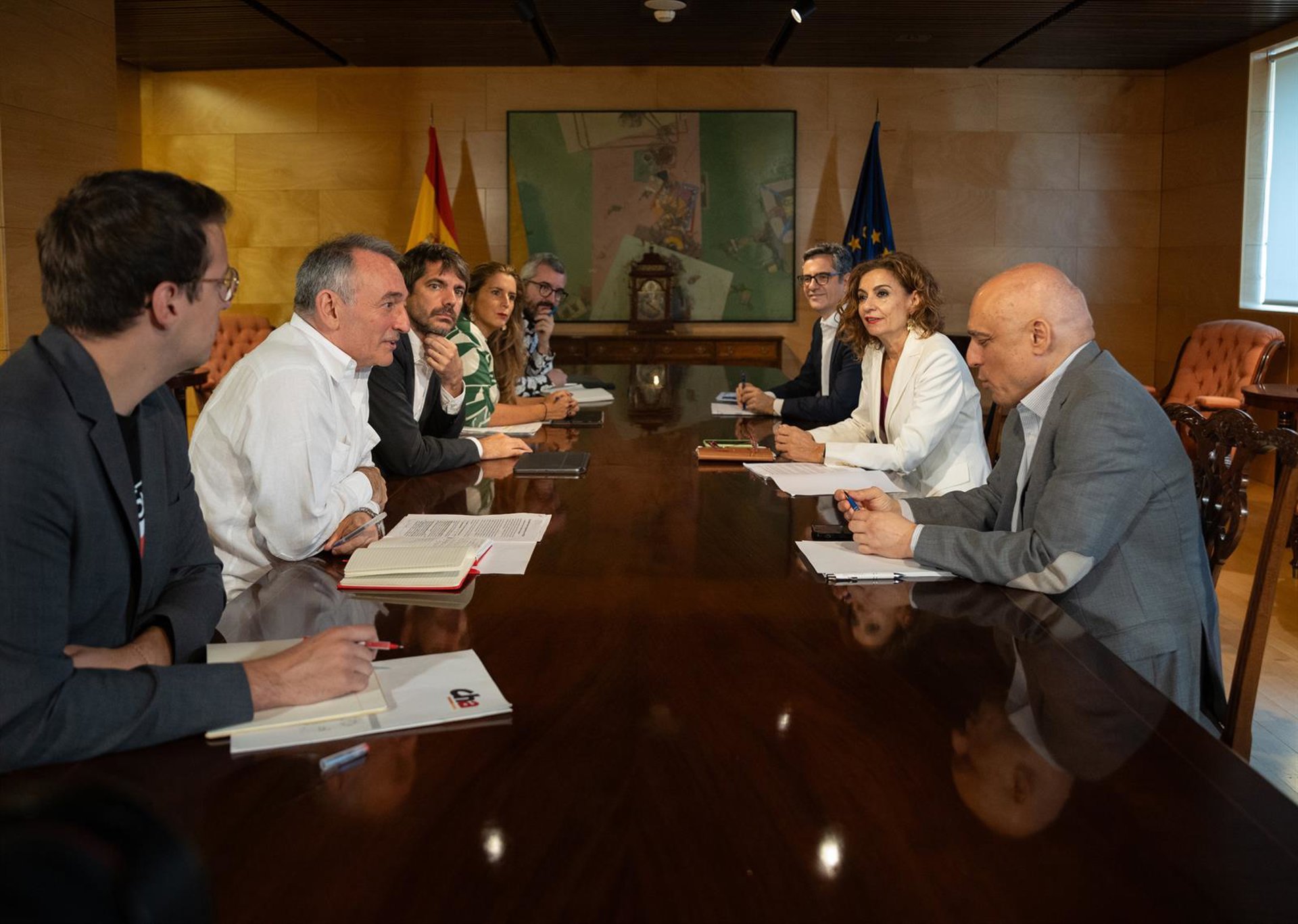 Finaliza la reunión entre PSOE y Sumar para analizar el futuro de la legislatura tras la entrada en prisión de Cerdán