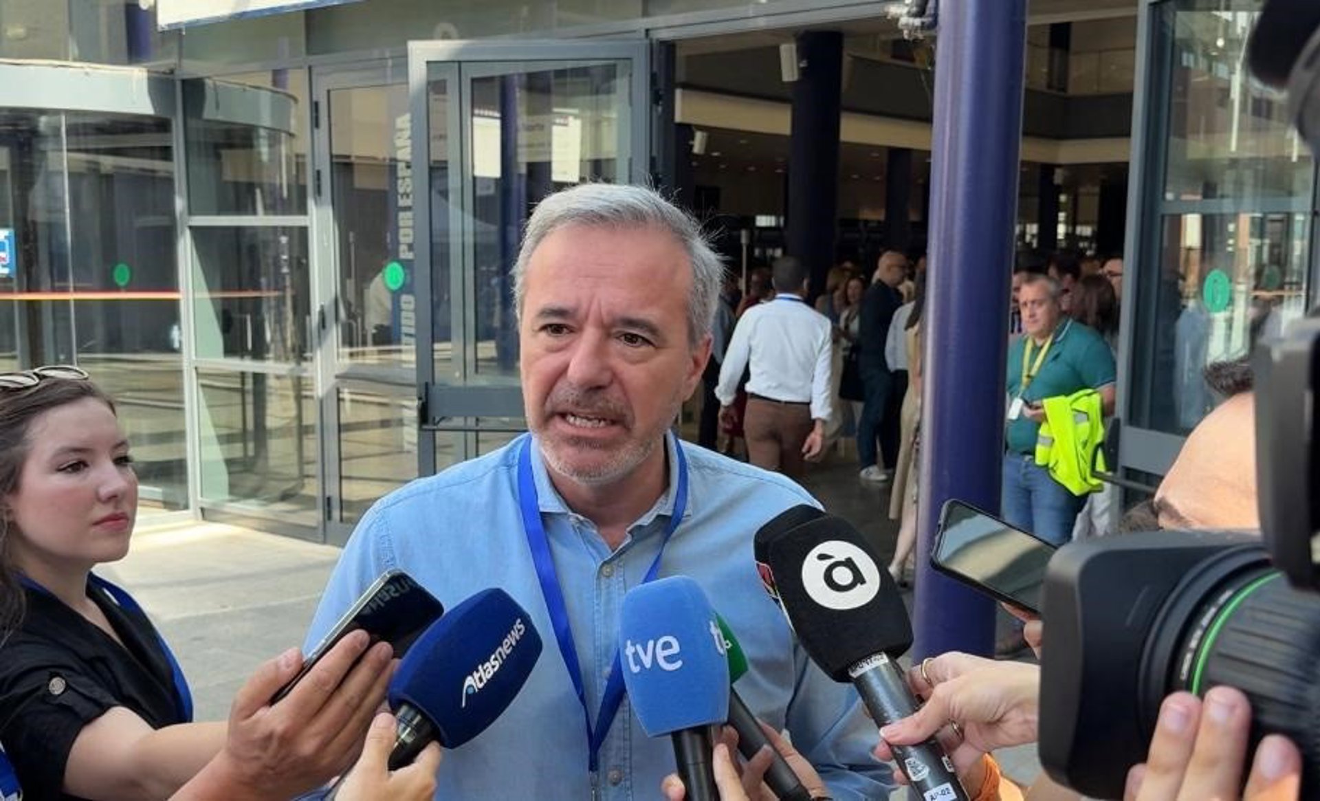 Azcón: «El PP es el gran partido de centro y muchos hombres y muchísimas mujeres van a replantearse su apoyo al PSOE»