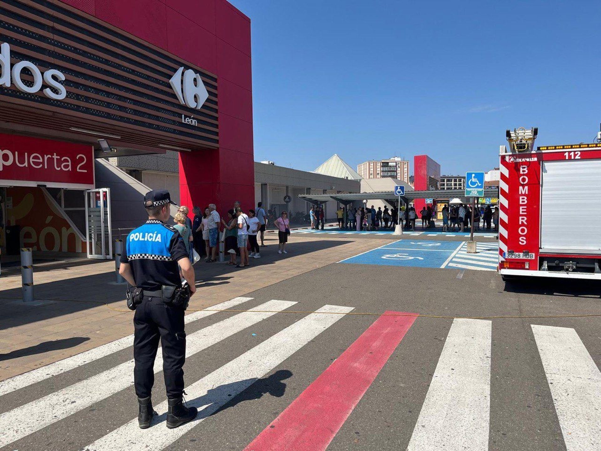 Desalojan un centro comercial de León por un incendio en un establecimiento de comida