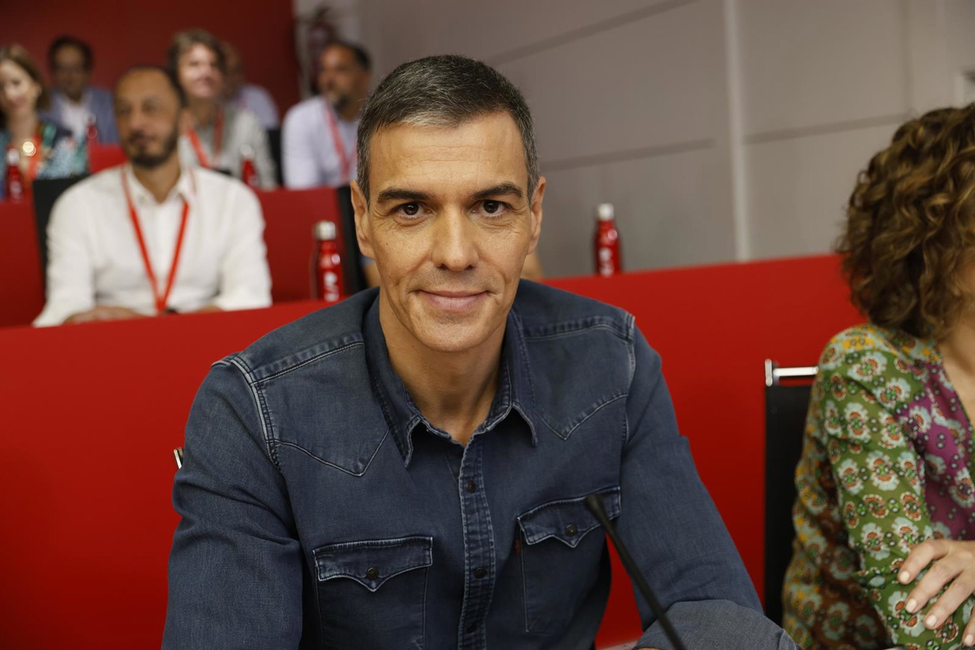 Sánchez dice que confió en Cerdán y Ábalos y fue traicionado pero confirma que seguirá al frente por «responsabilidad»