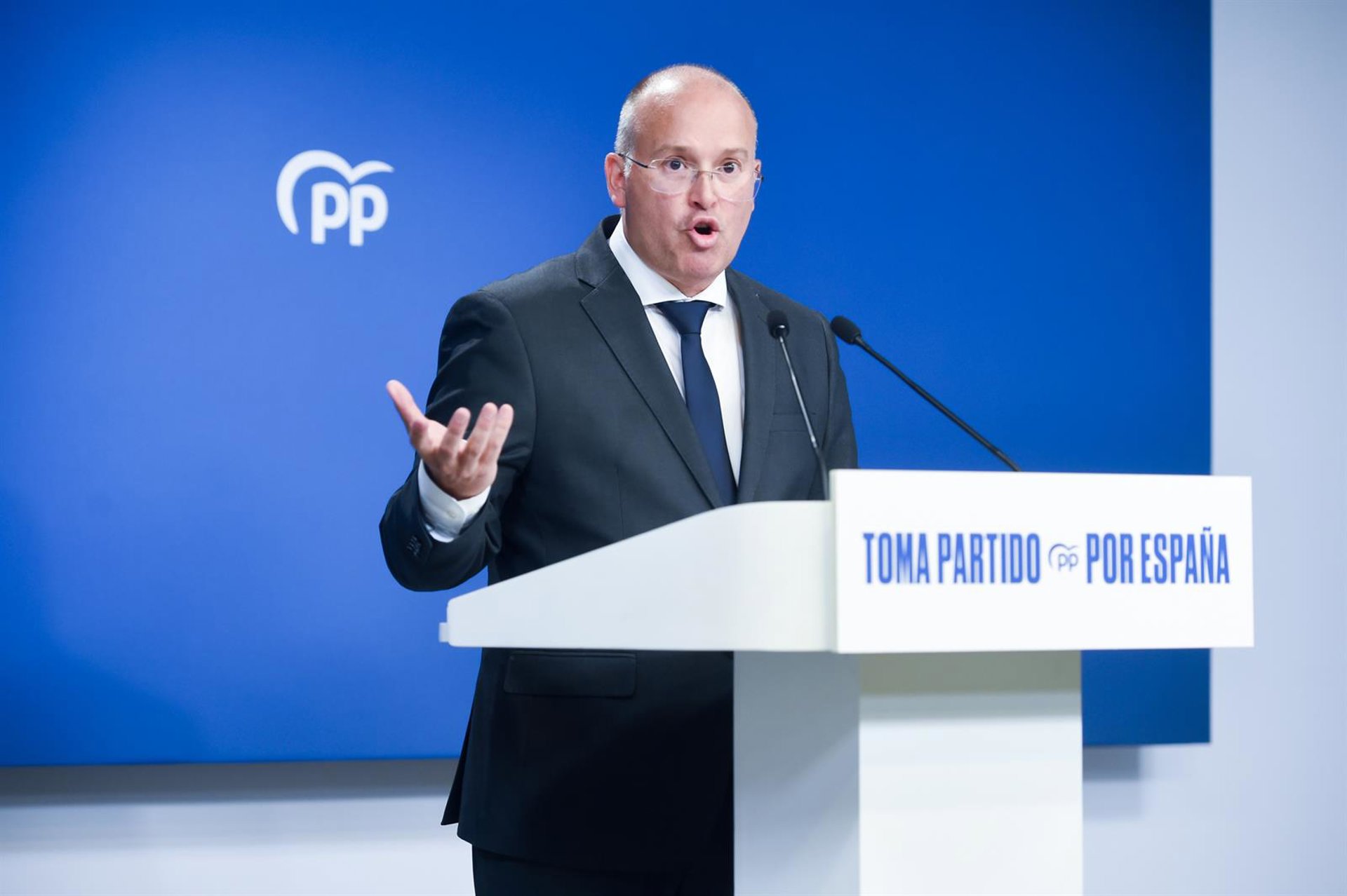 Tellado dice que el «compromiso» de Feijóo es un Gobierno en solitario: «Acuerdos con Vox sí, Vox en el Gobierno no»