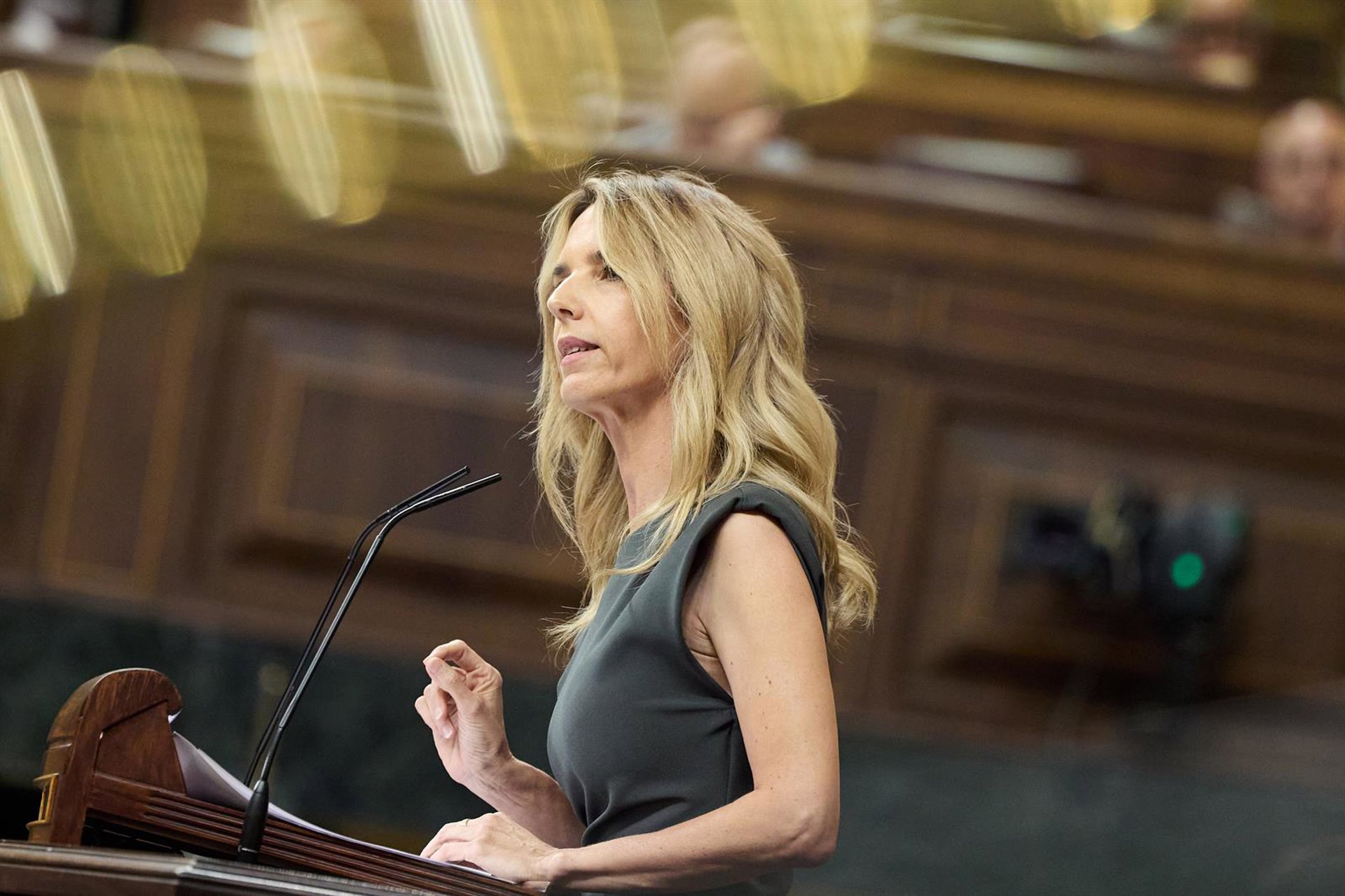 Álvarez de Toledo justifica el ataque de Feijóo a Sánchez por el negocio de su suegro: «Moderación es decir la verdad»