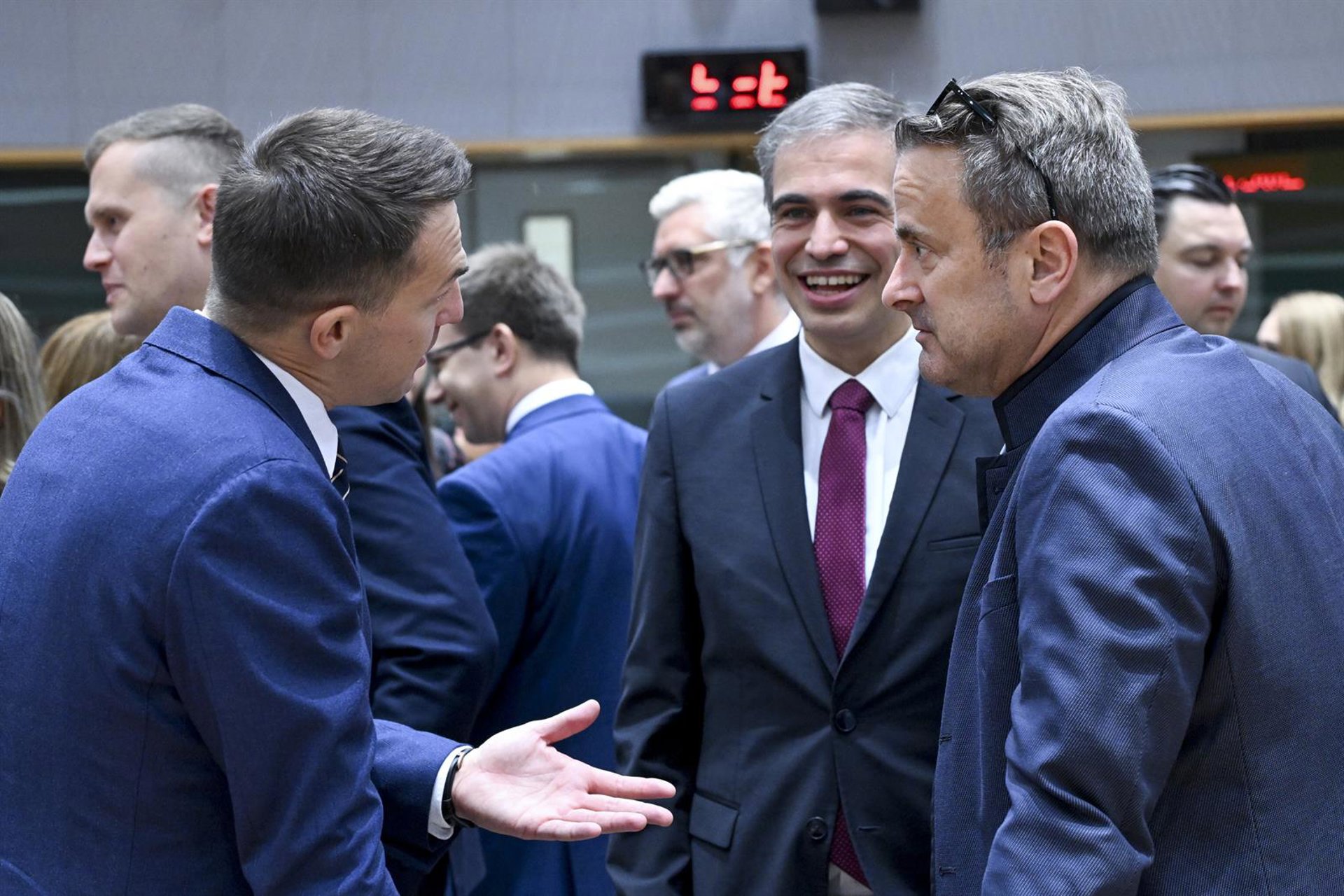 España pide a sus socios en la UE «no secuestrar o retrasar innecesariamente» la oficialidad del catalán