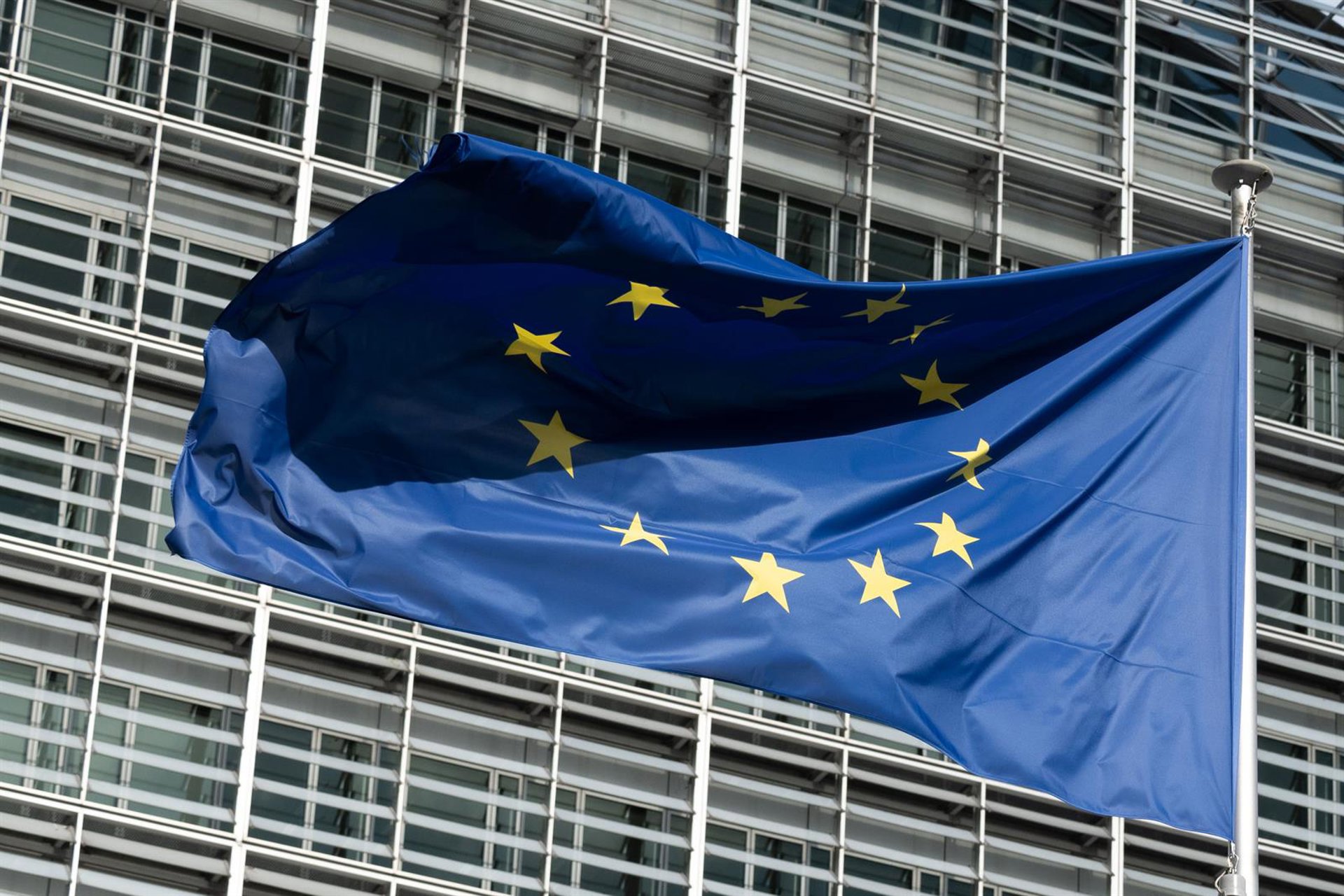 Bruselas expedienta a España por la directiva que persigue la violación de las sanciones europeas