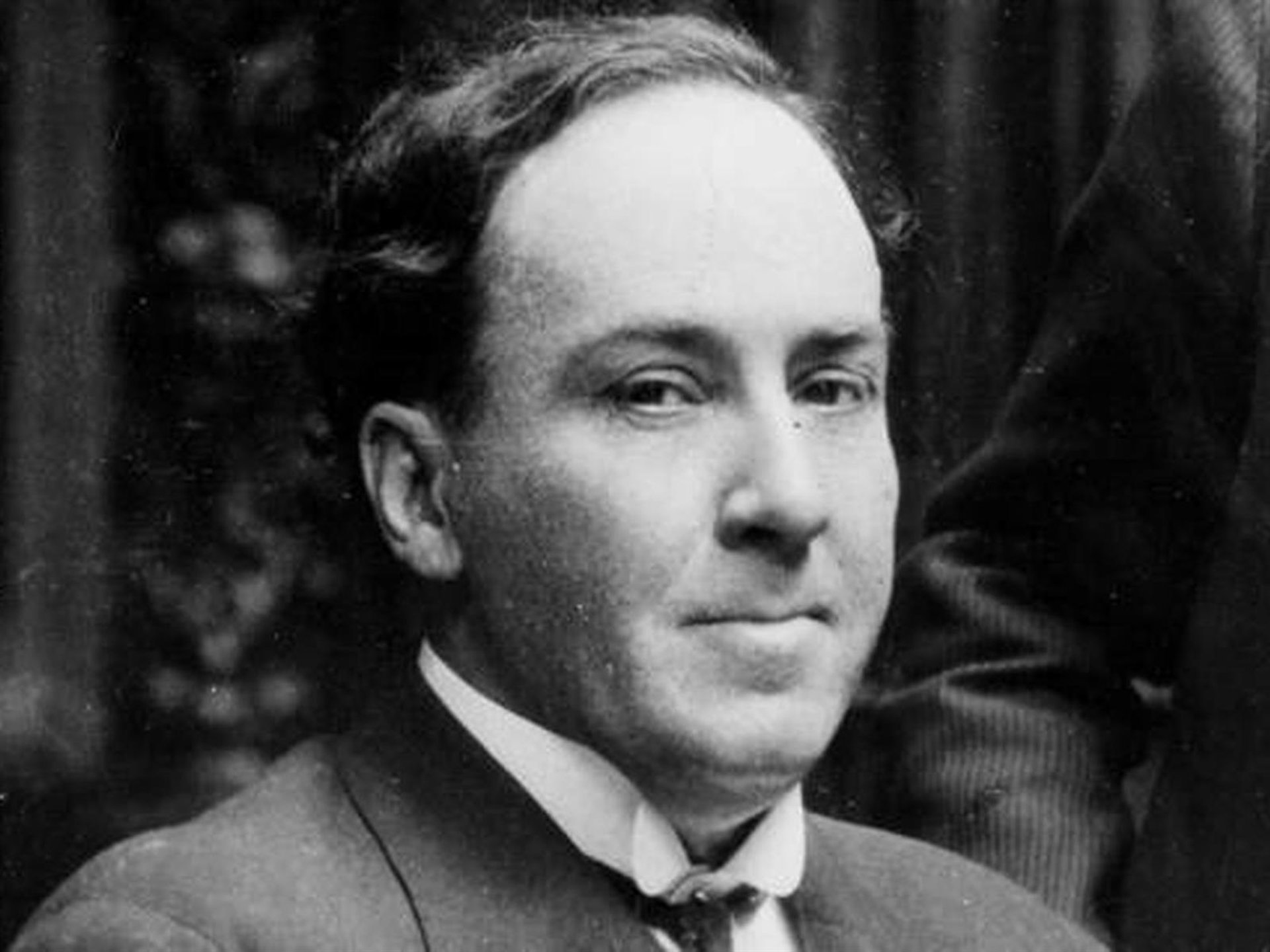 Moreno recuerda a Antonio Machado en el 150 aniversario de su nacimiento: «Poeta universal de corazón andaluz»