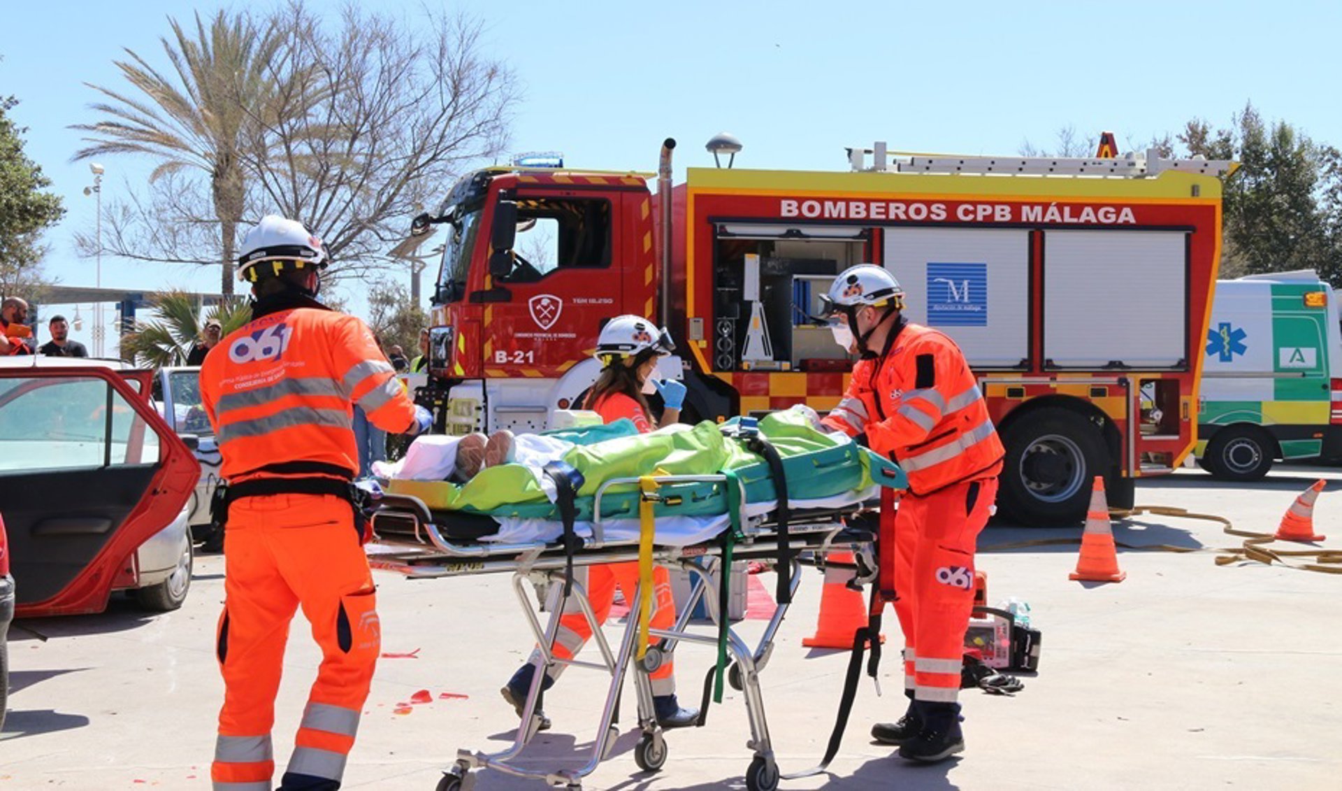 Evacuado al hospital con quemaduras tras estallar una bombona en un piso de Vélez-Málaga